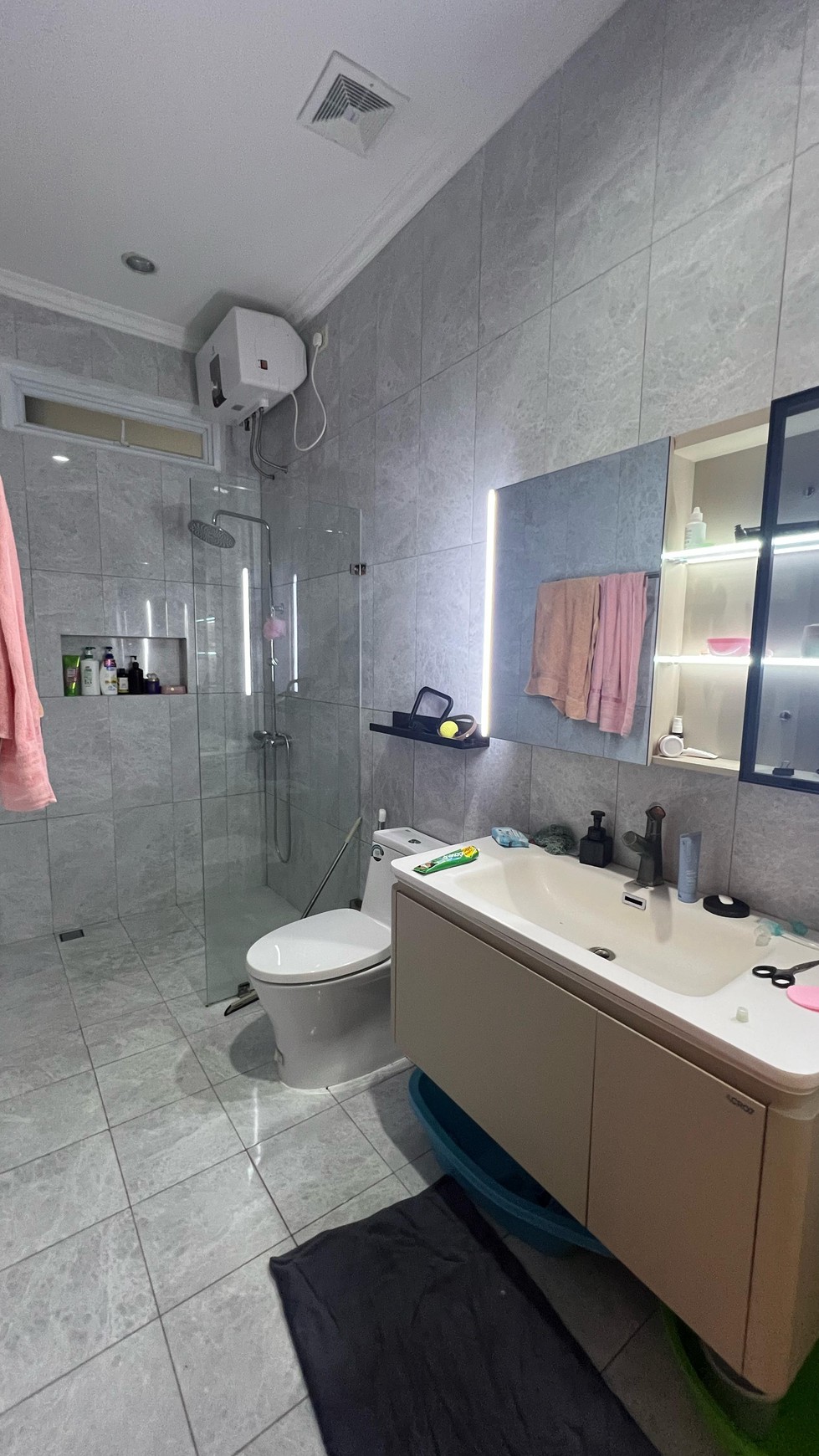 Rumah renovasi di Villa Melati Mas 