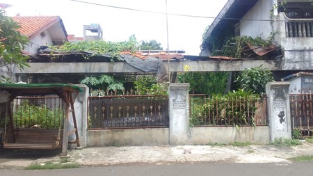 Rumah Tua Hitung Tanah, Strategis Di Tebet Barat Dan Hanya 3 Menit Berjalan Kaki ke ECO Park Tebet