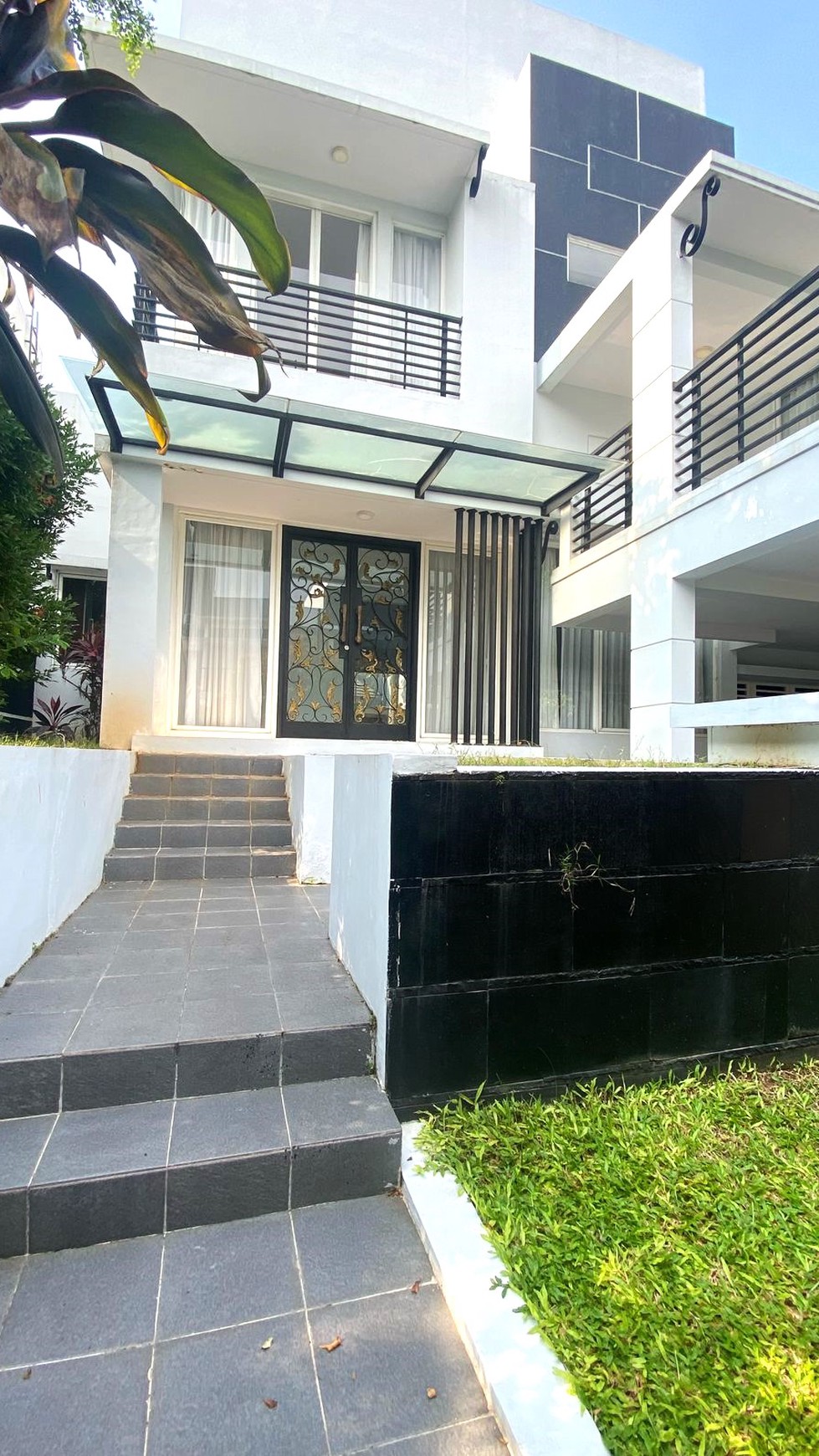 Rumah Mewah di Kawasan Premium Kebayoran Bintaro - Bintaro Jaya 