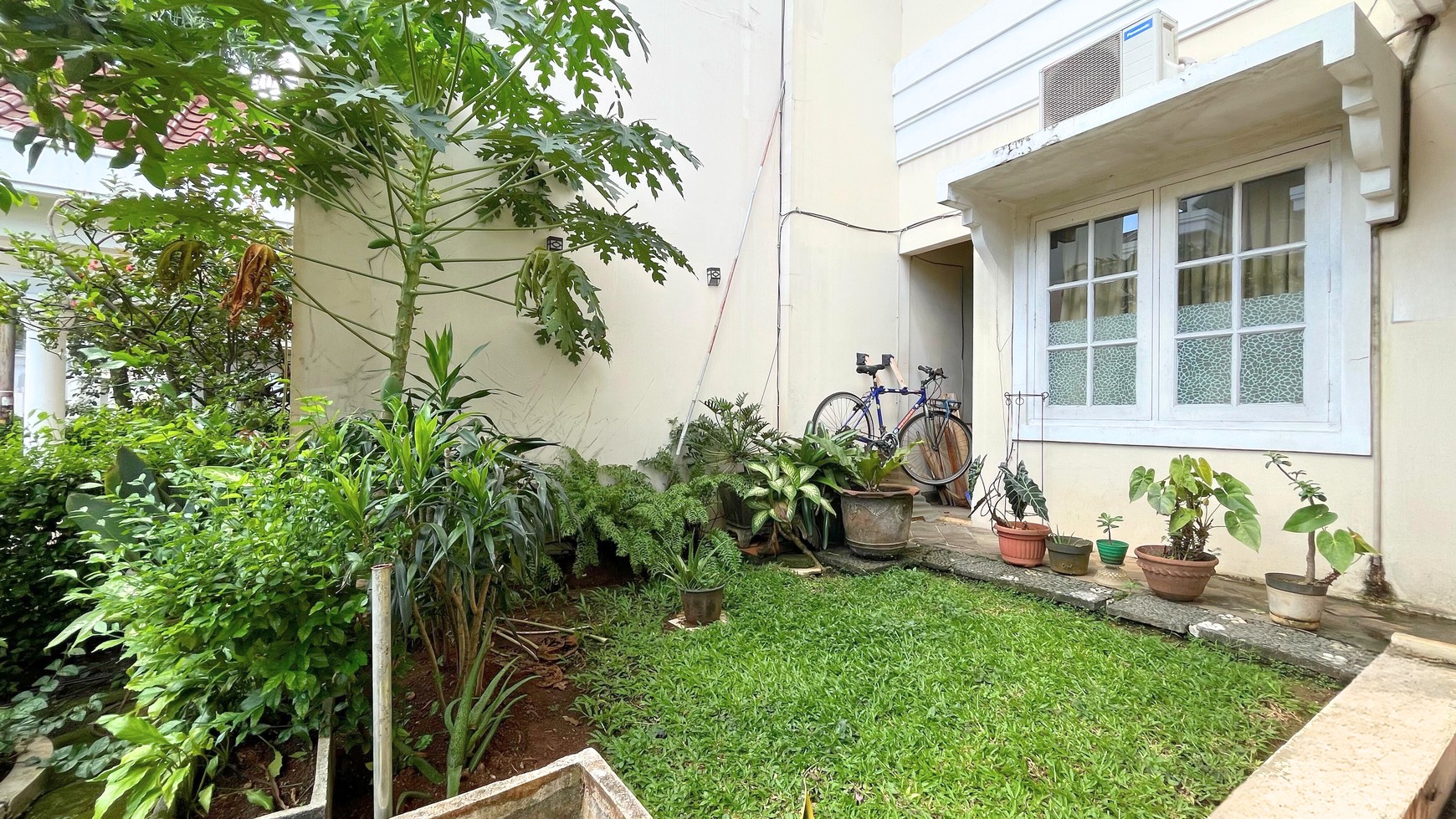 Rumah 2 Lantai Dalam Komplek Berfasilitas Lengkap di Ciputat Timur