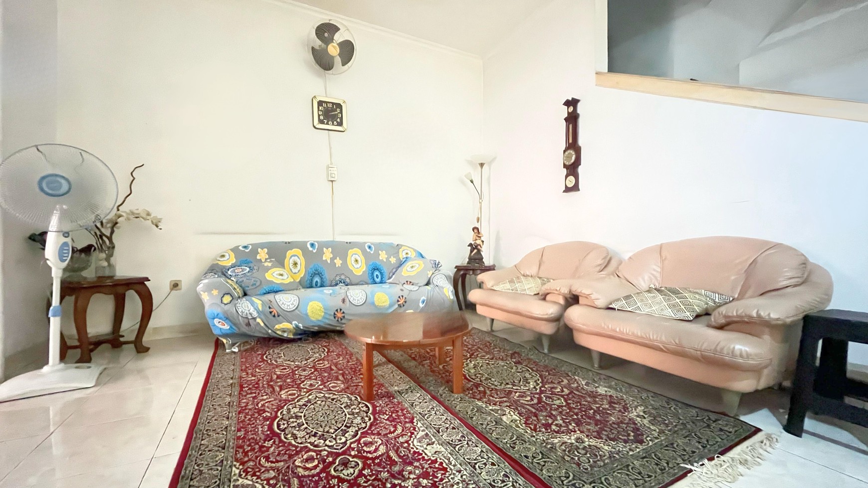 Rumah 2 Lantai Dalam Komplek Berfasilitas Lengkap di Ciputat Timur