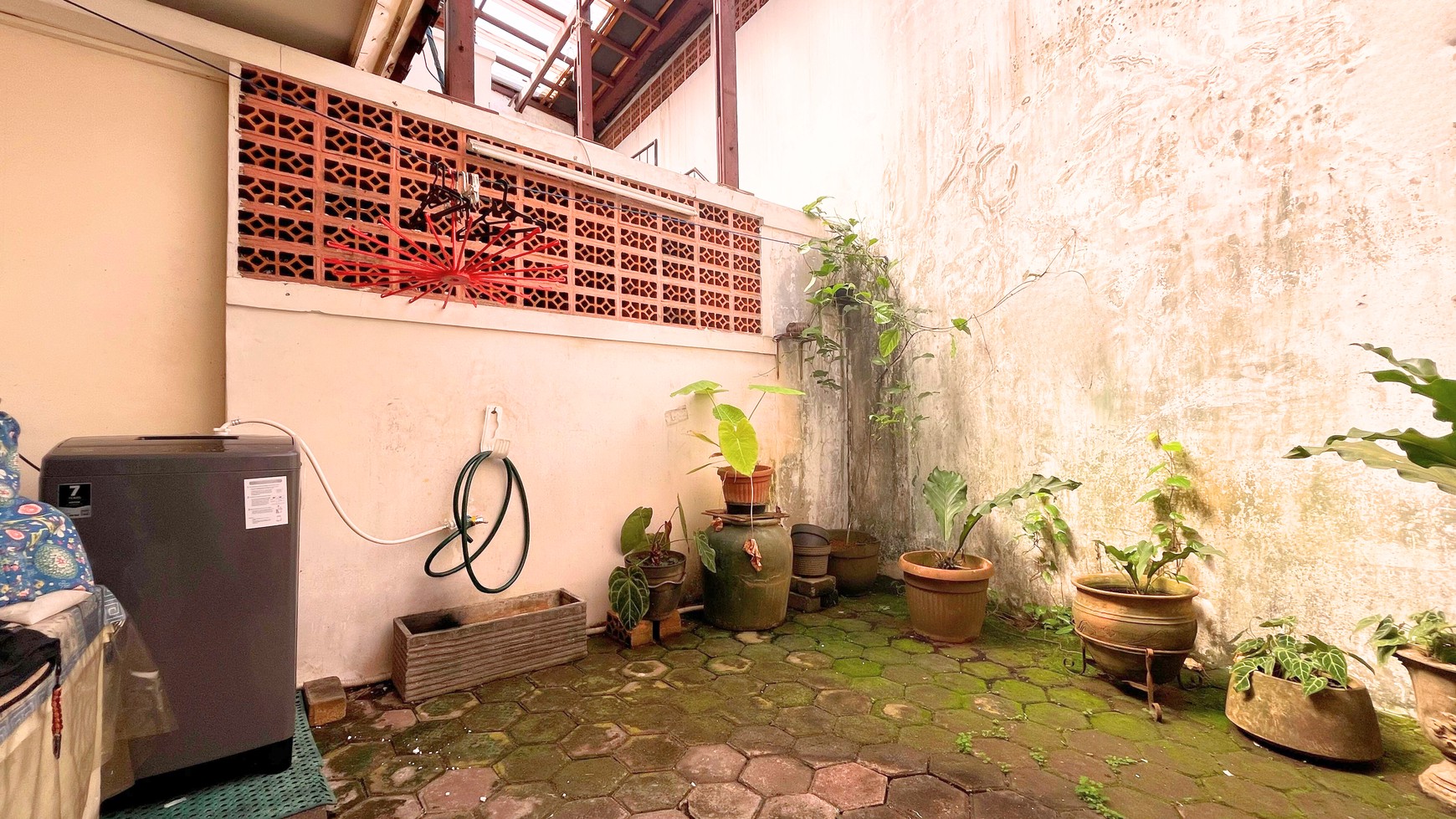 Rumah 2 Lantai Dalam Komplek Berfasilitas Lengkap di Ciputat Timur