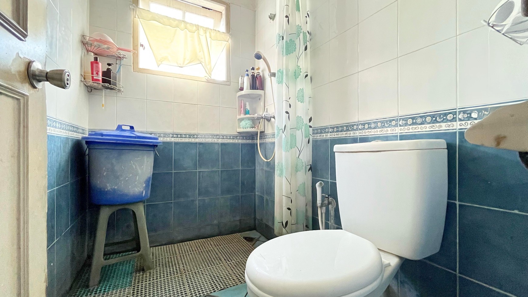 Rumah 2 Lantai Dalam Komplek Berfasilitas Lengkap di Ciputat Timur