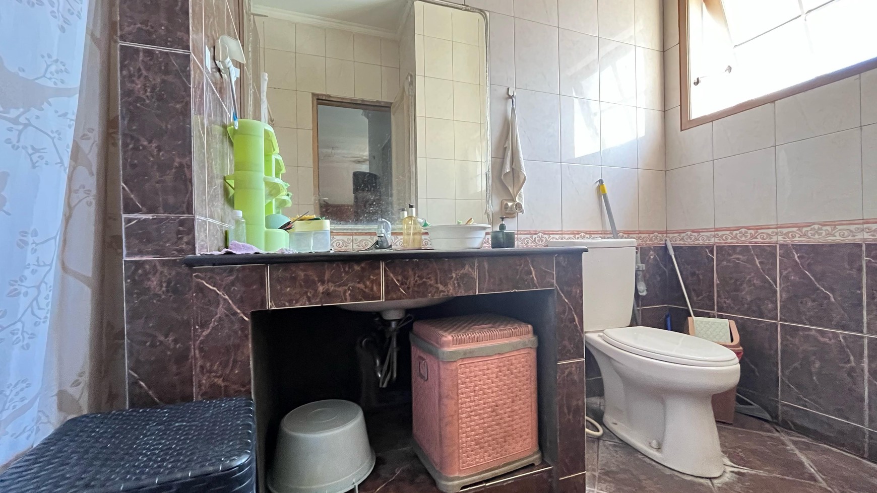 Rumah 2 Lantai Dalam Komplek Berfasilitas Lengkap di Ciputat Timur