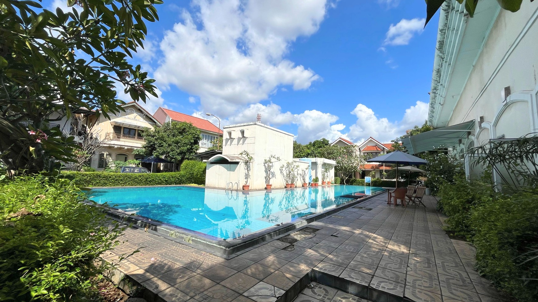 Rumah 2 Lantai Dalam Komplek Berfasilitas Lengkap di Ciputat Timur