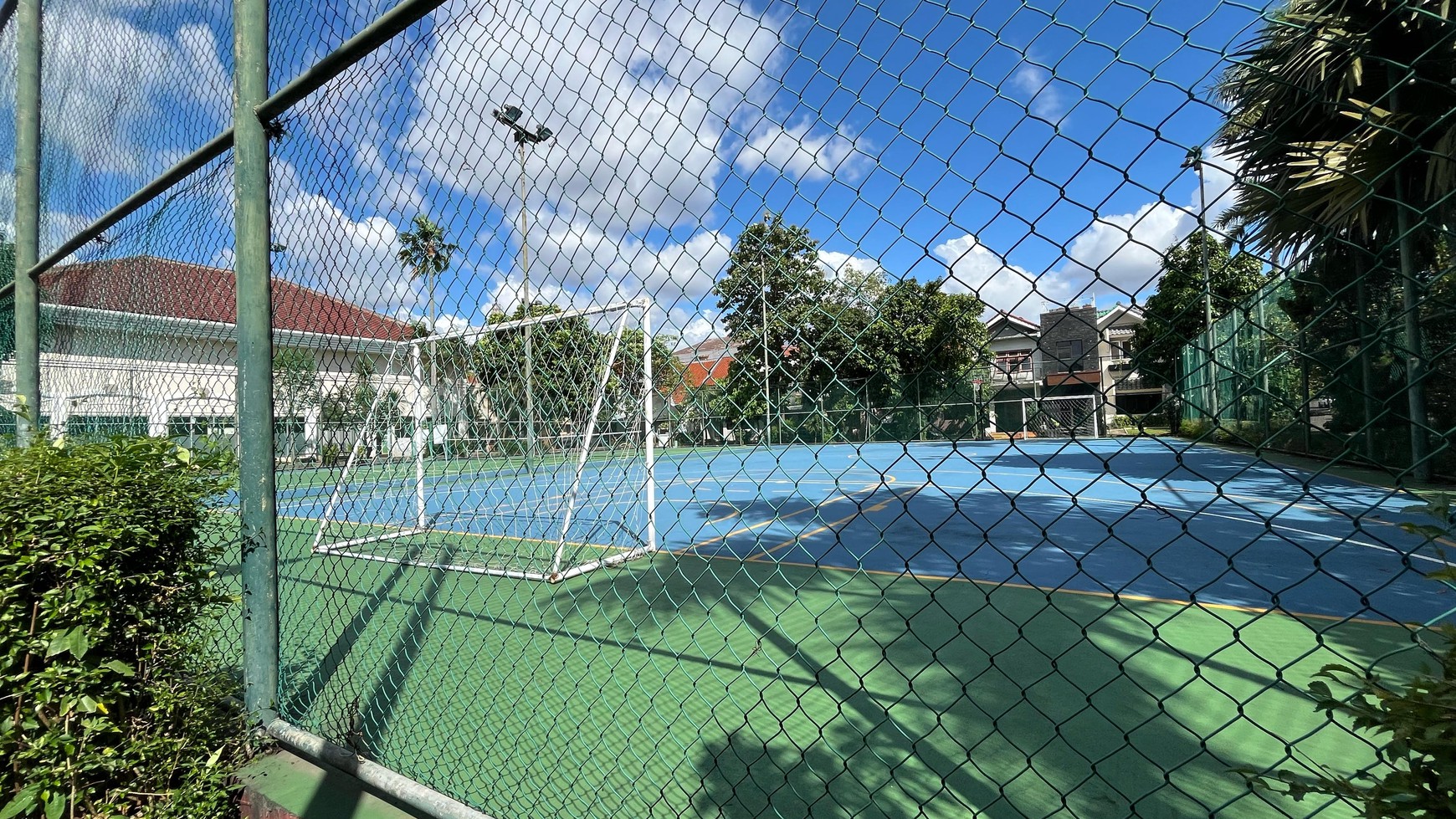 Rumah 2 Lantai Dalam Komplek Berfasilitas Lengkap di Ciputat Timur