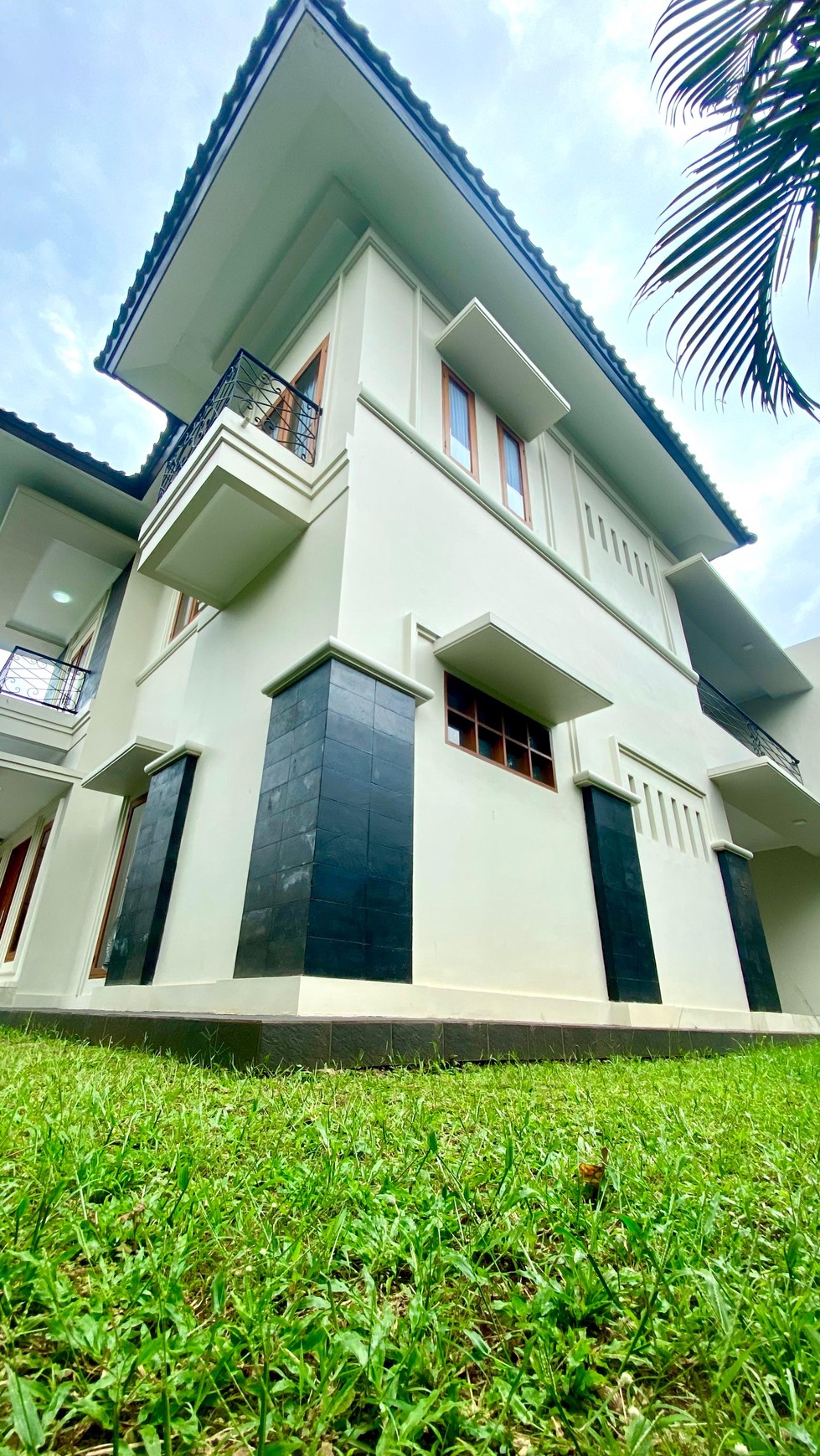 Rumah LUX siap huni di lokasi premium Senayan Bintaro 