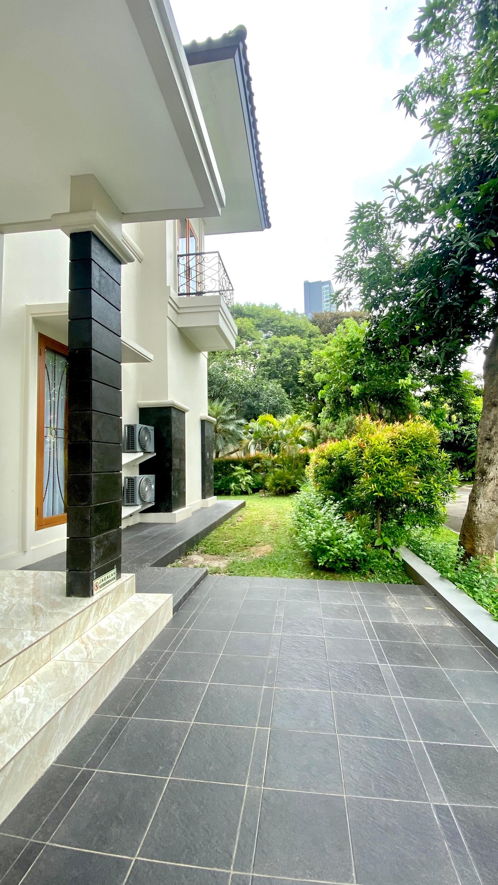 Rumah LUX siap huni di lokasi premium Senayan Bintaro 