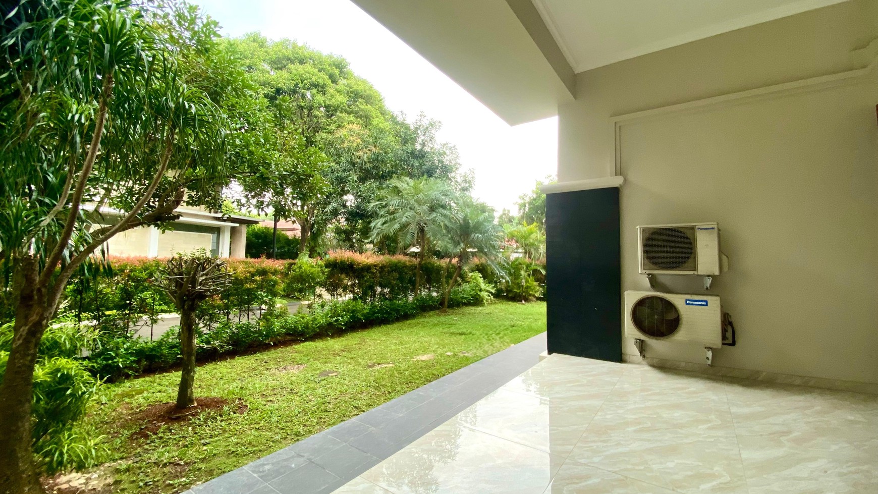 Rumah LUX siap huni di lokasi premium Senayan Bintaro 