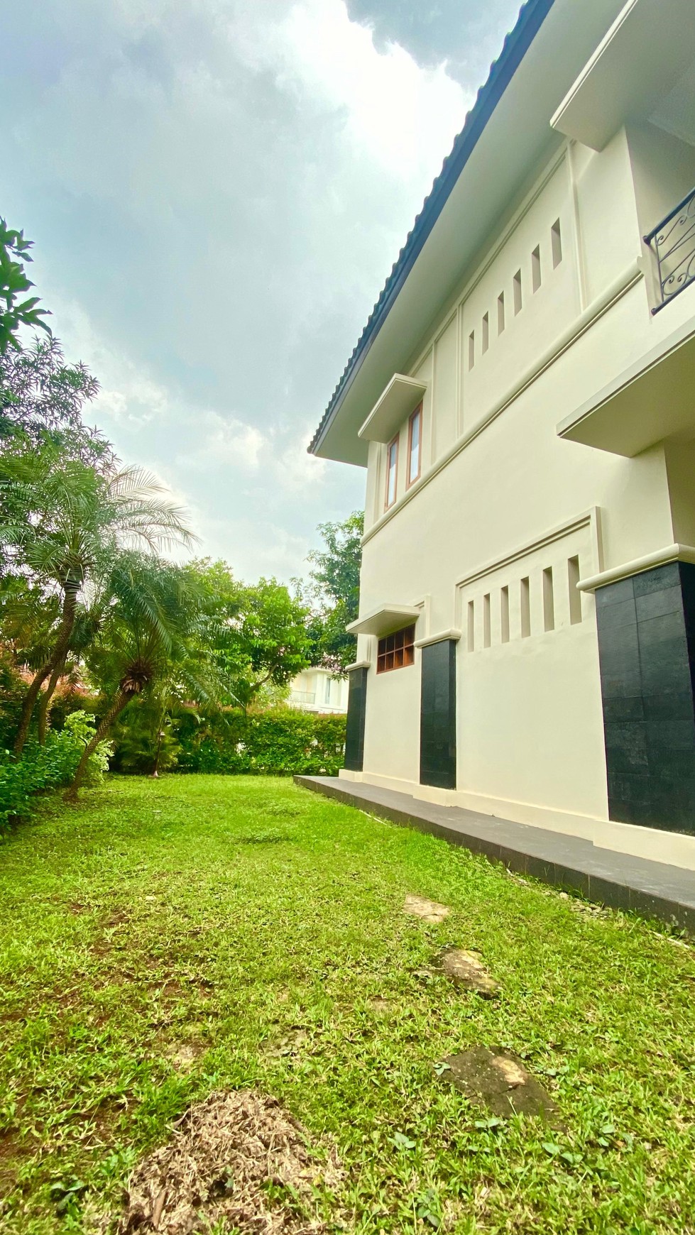 Rumah LUX siap huni di lokasi premium Senayan Bintaro 