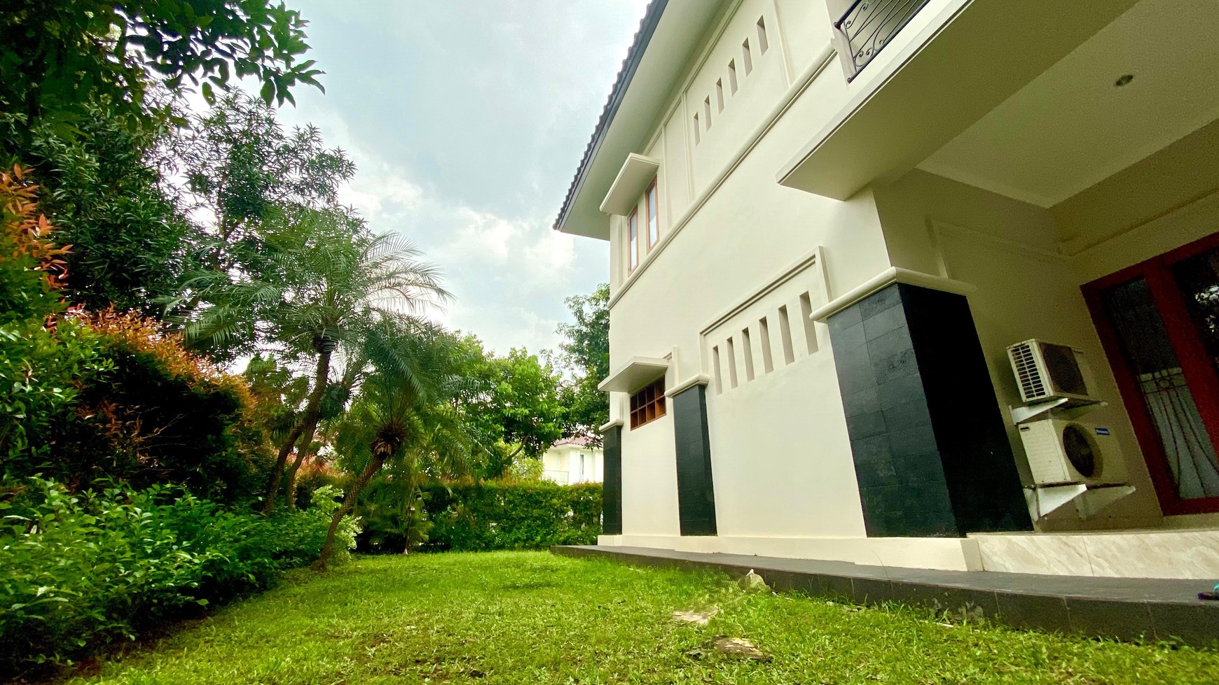 Rumah LUX siap huni di lokasi premium Senayan Bintaro 