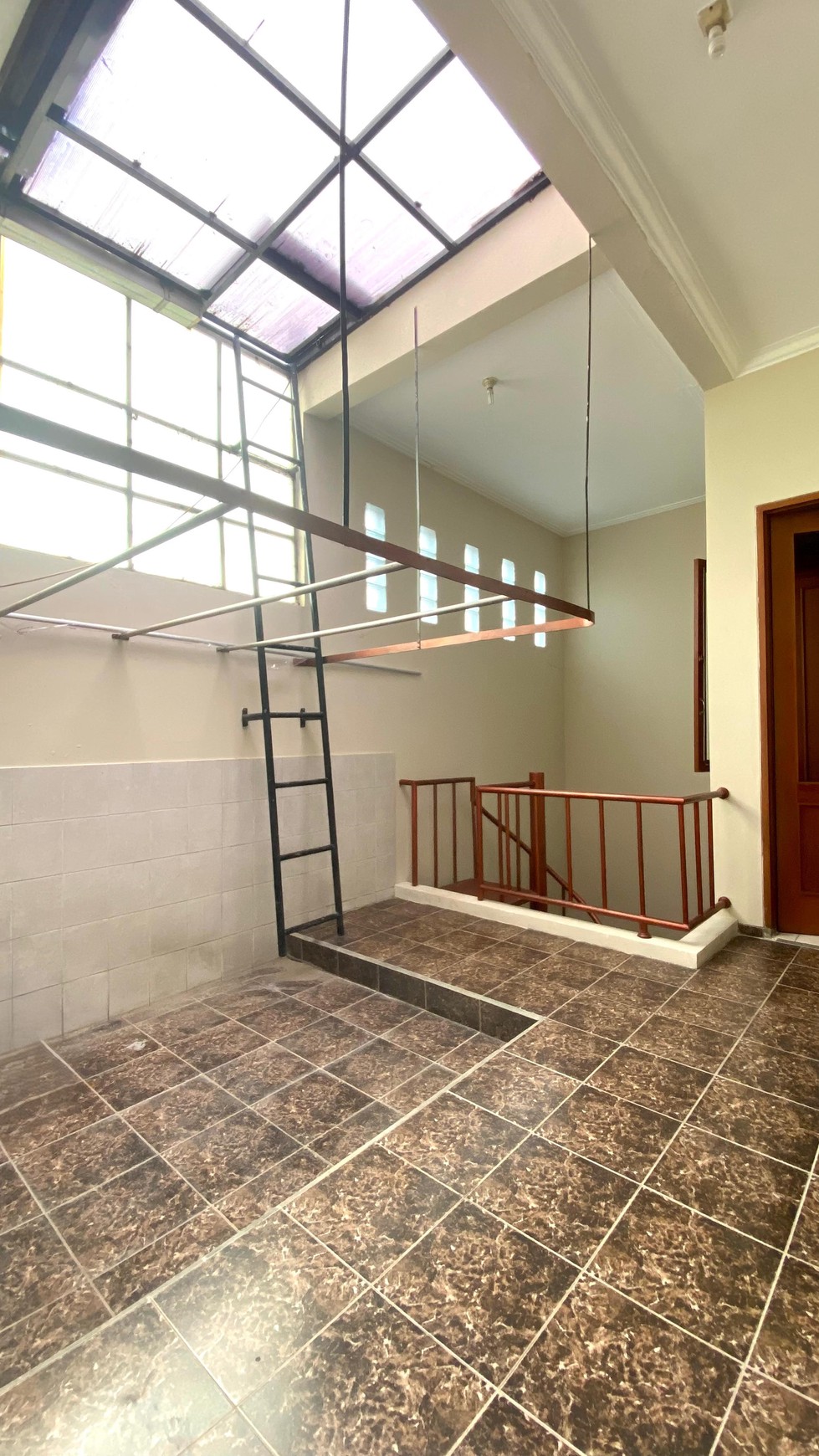 Rumah LUX siap huni di lokasi premium Senayan Bintaro 