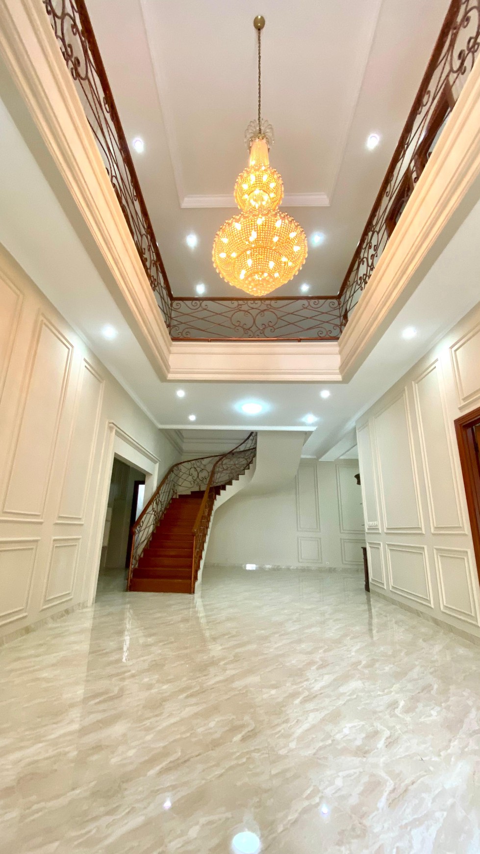 Rumah LUX siap huni di lokasi premium Senayan Bintaro 