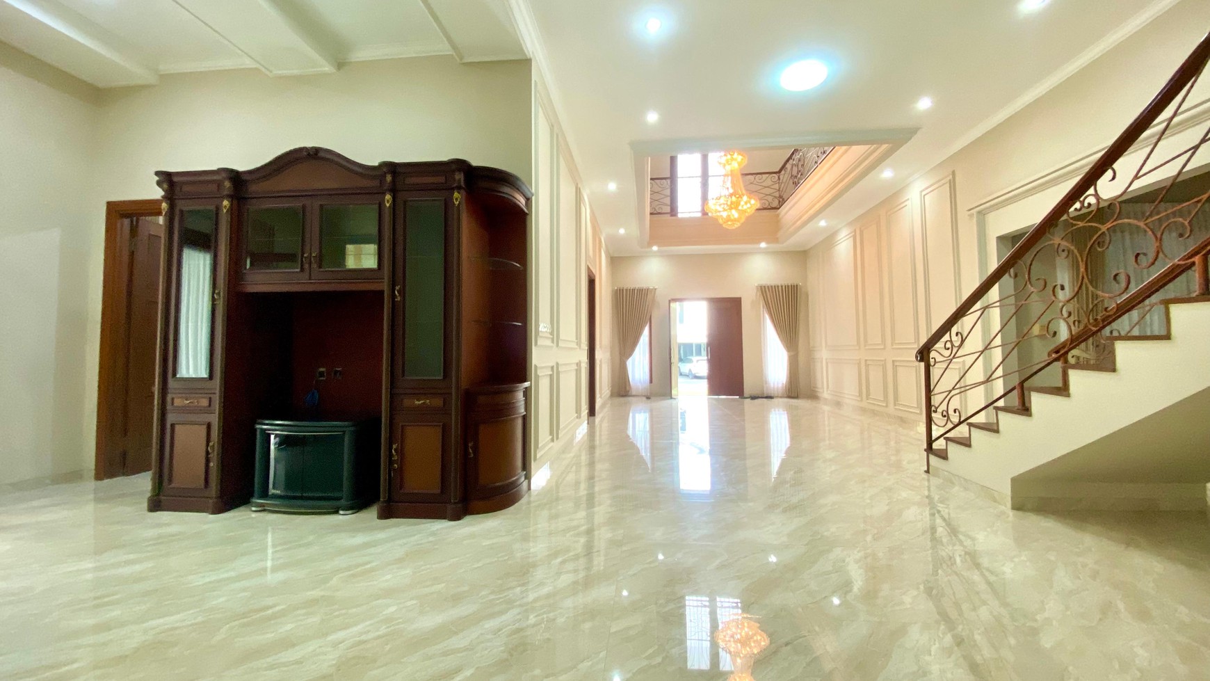 Rumah LUX siap huni di lokasi premium Senayan Bintaro 