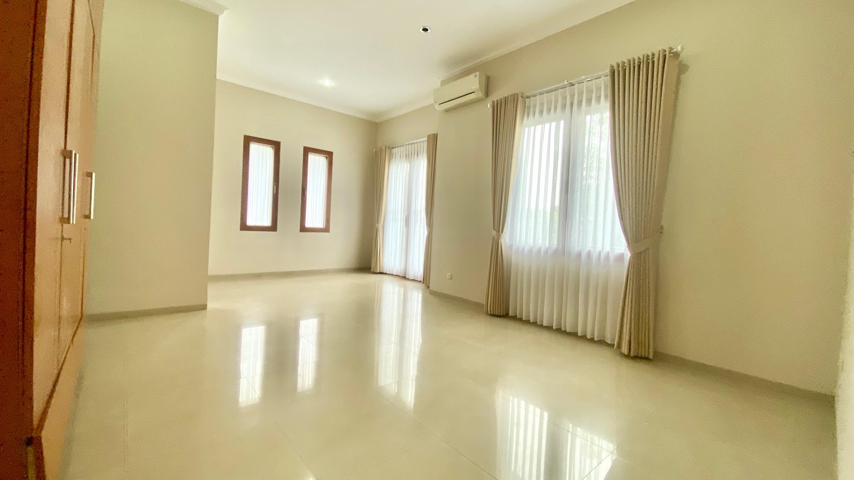 Rumah LUX siap huni di lokasi premium Senayan Bintaro 