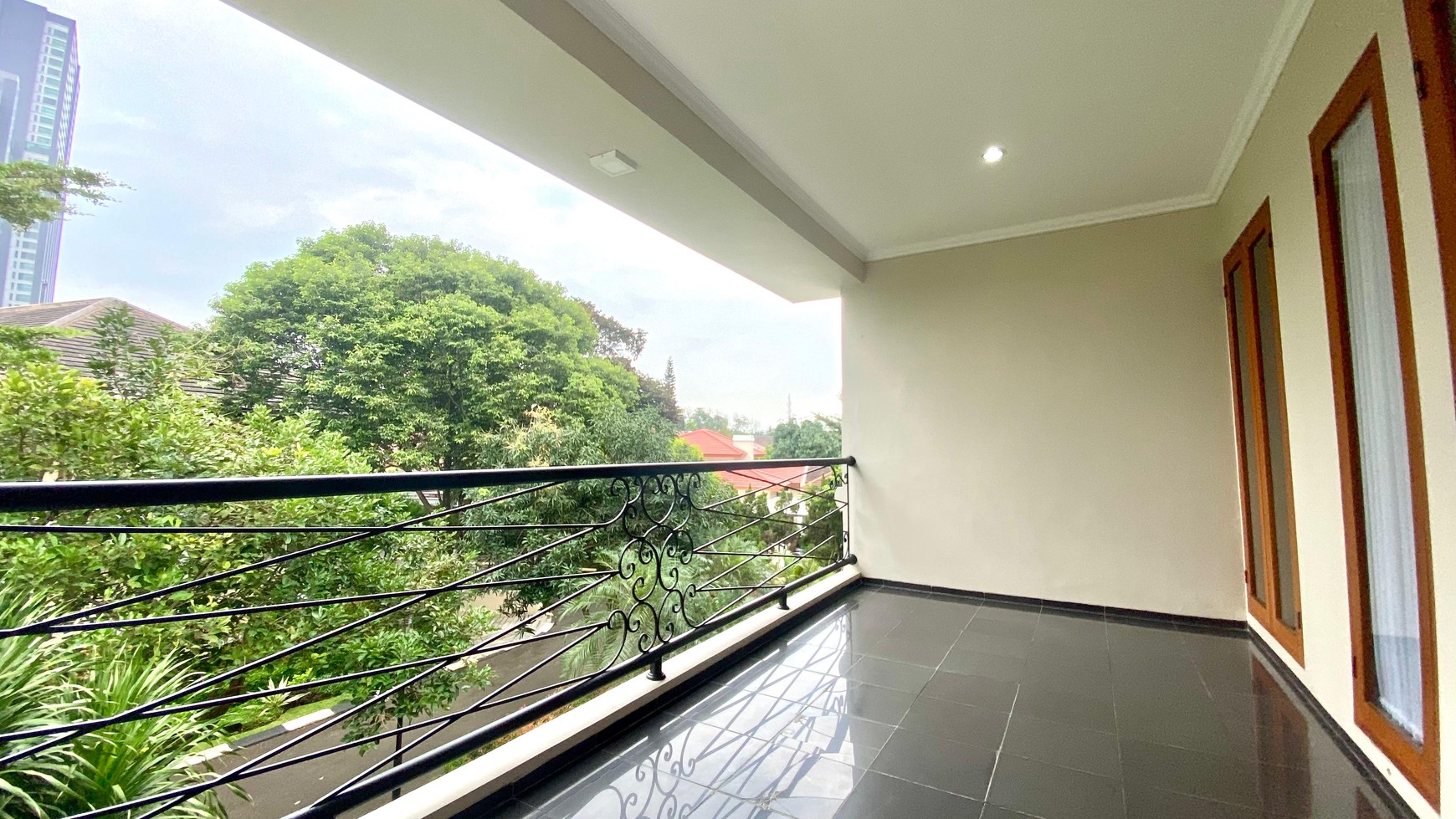 Rumah LUX siap huni di lokasi premium Senayan Bintaro 