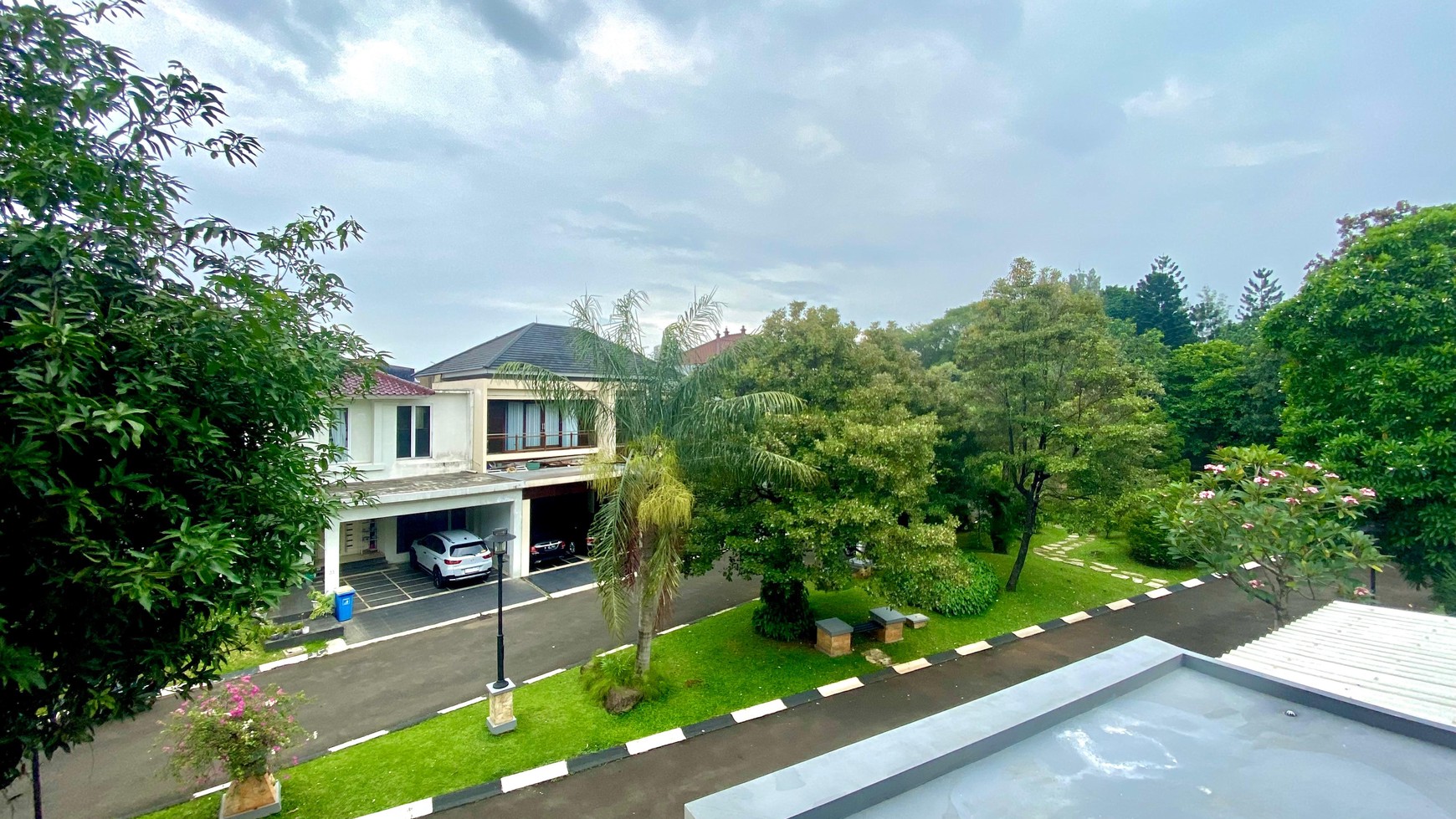 Rumah LUX siap huni di lokasi premium Senayan Bintaro 