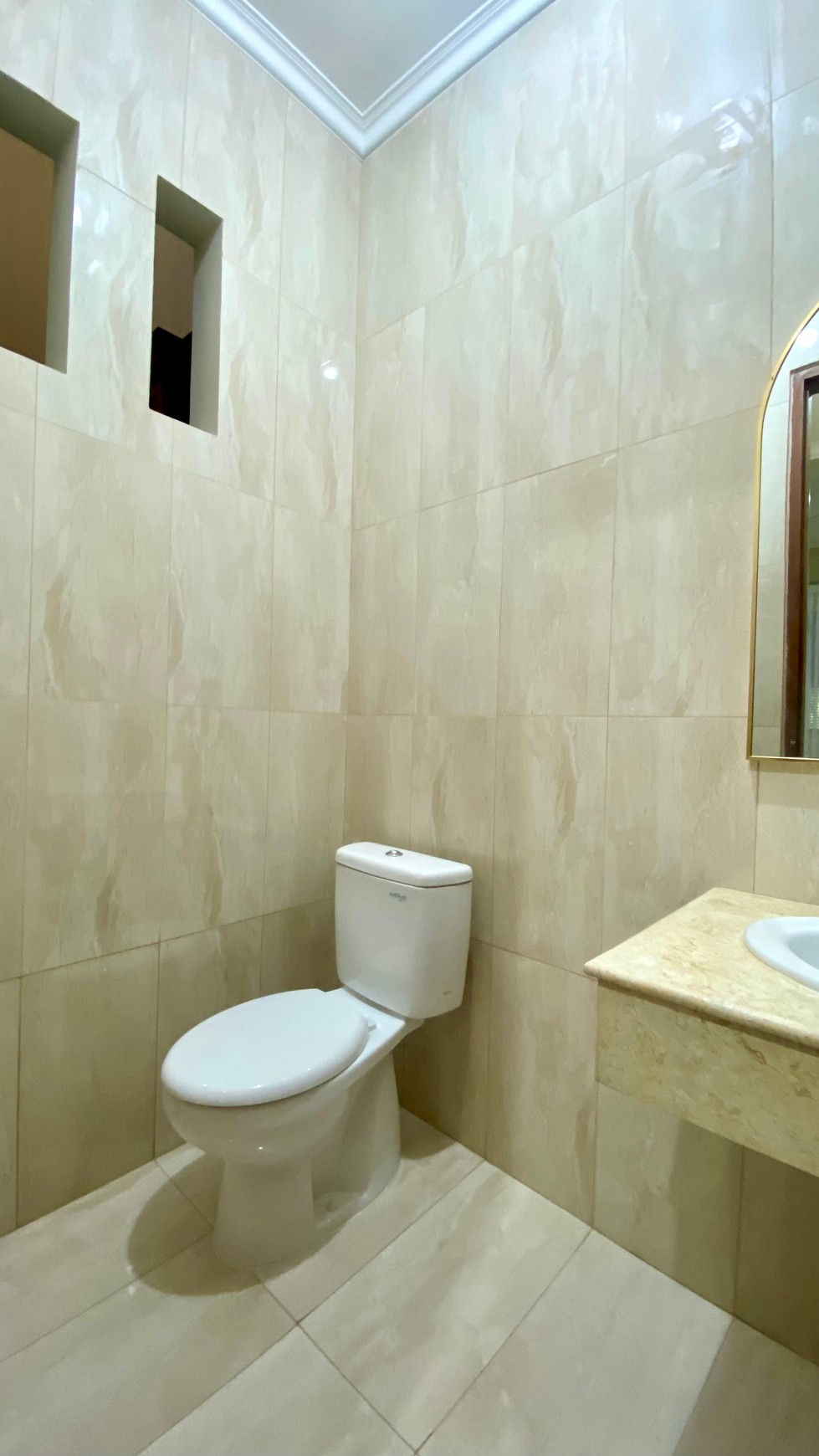 Rumah LUX siap huni di lokasi premium Senayan Bintaro 