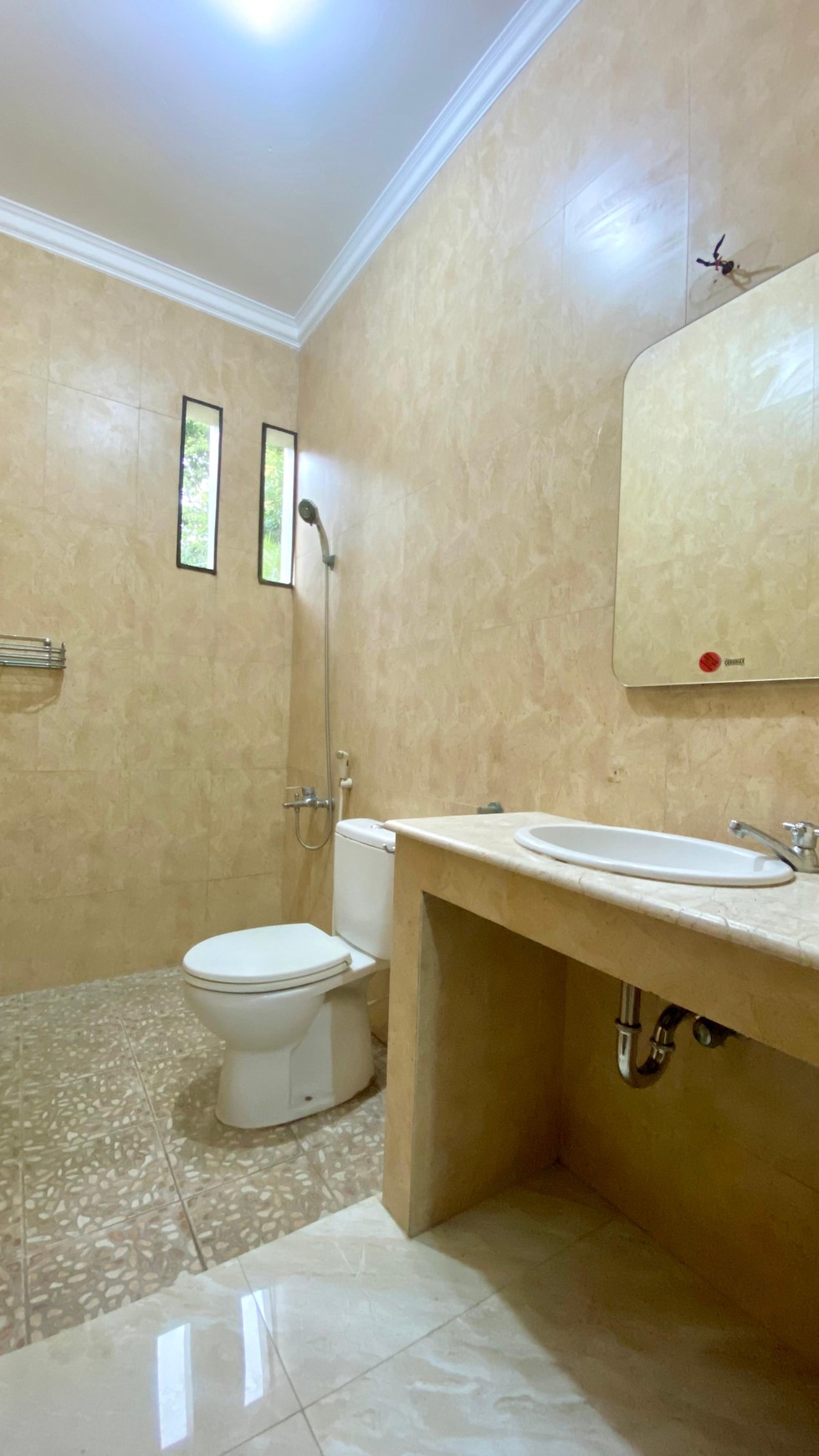 Rumah LUX siap huni di lokasi premium Senayan Bintaro 