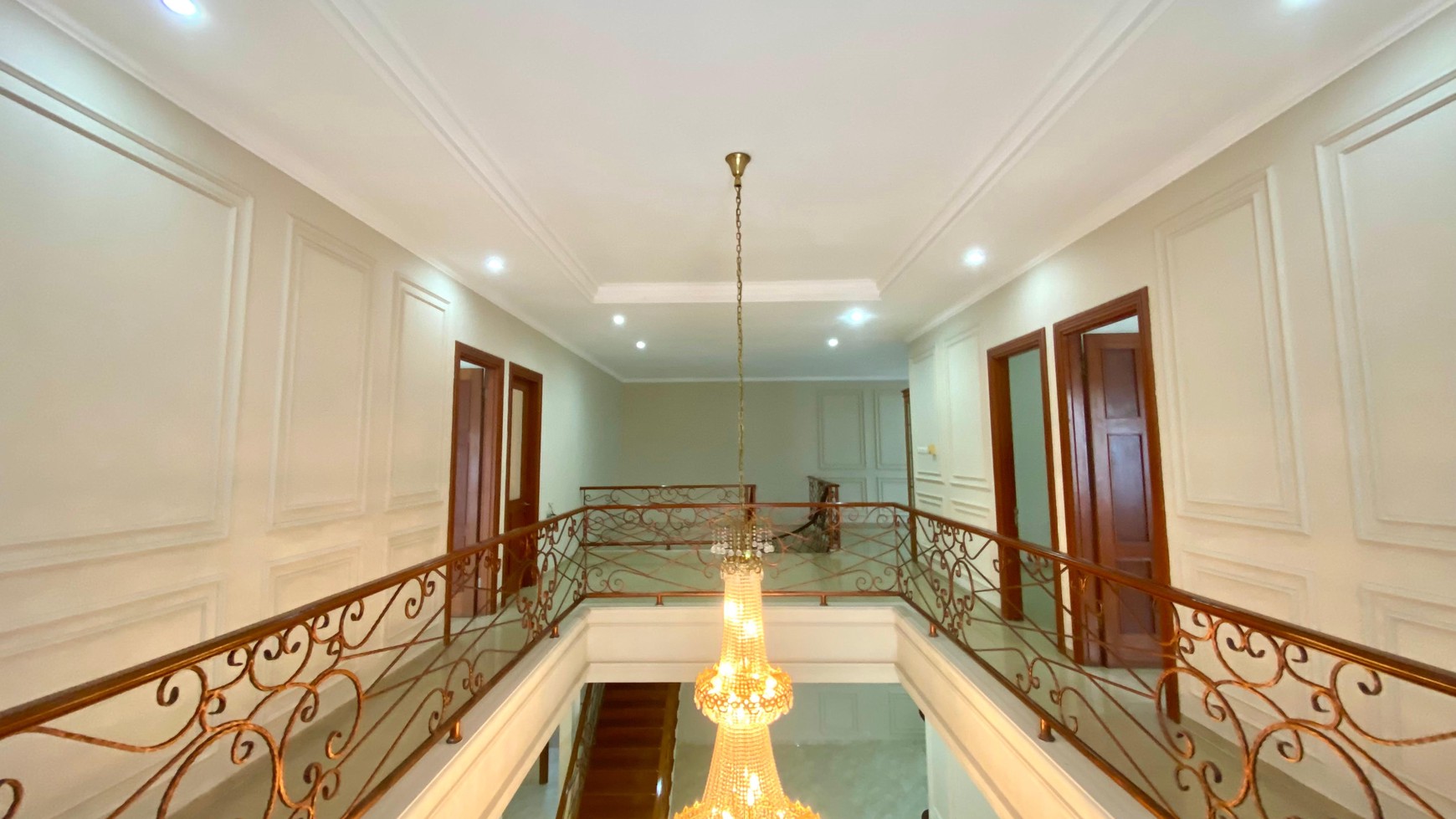 Rumah LUX siap huni di lokasi premium Senayan Bintaro 