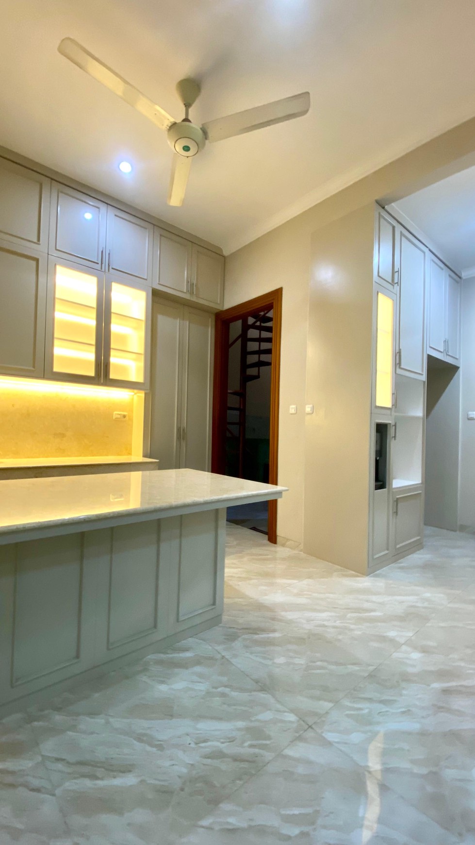 Rumah LUX siap huni di lokasi premium Senayan Bintaro 