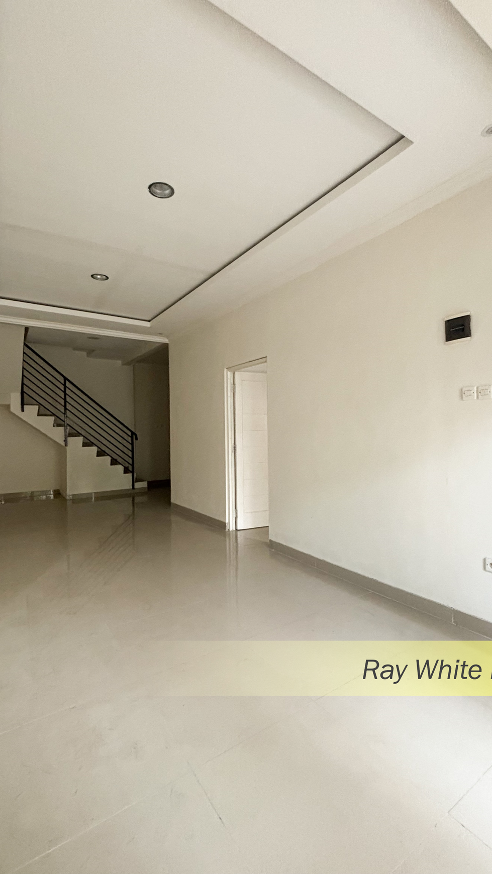 R[FOR SALE] - RUMAH SIAP HUNI SUDAH RENOVASI DI DALAM CLUSTER MAHOGONY GRAHA RAYA BINTARO, TANGERANG SELATAN  SPESIFIKASI : LT :72 LB :110 Kamar RUMAH SIAP HUNI SUDAH RENOVASI DI DALAM CLUSTER MAHOGON