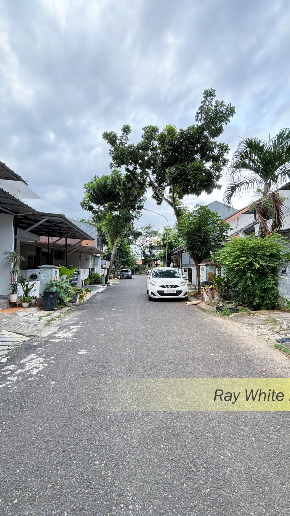 R[FOR SALE] - RUMAH SIAP HUNI SUDAH RENOVASI DI DALAM CLUSTER MAHOGONY GRAHA RAYA BINTARO, TANGERANG SELATAN  SPESIFIKASI : LT :72 LB :110 Kamar RUMAH SIAP HUNI SUDAH RENOVASI DI DALAM CLUSTER MAHOGON