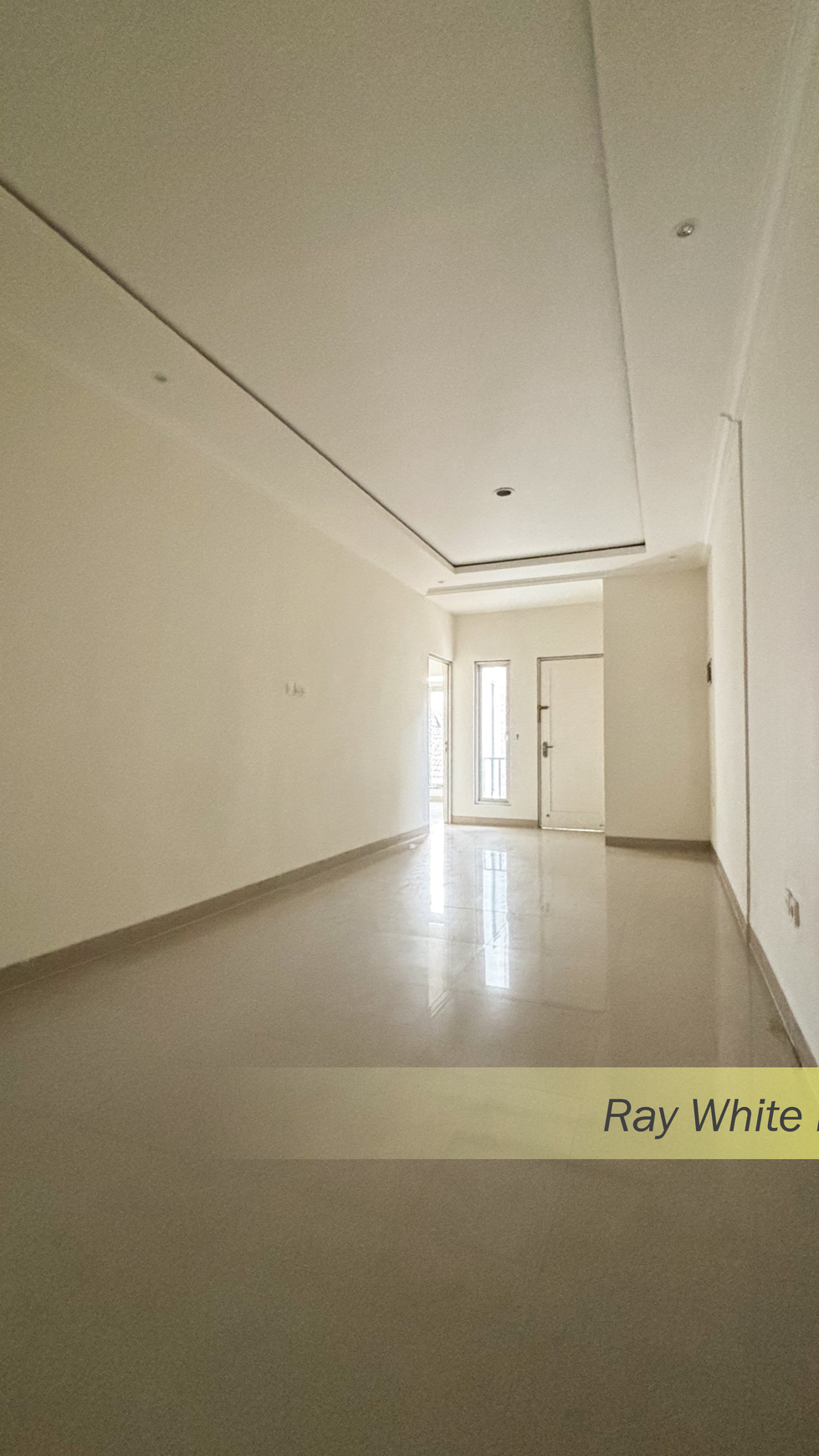 R[FOR SALE] - RUMAH SIAP HUNI SUDAH RENOVASI DI DALAM CLUSTER MAHOGONY GRAHA RAYA BINTARO, TANGERANG SELATAN  SPESIFIKASI : LT :72 LB :110 Kamar RUMAH SIAP HUNI SUDAH RENOVASI DI DALAM CLUSTER MAHOGON