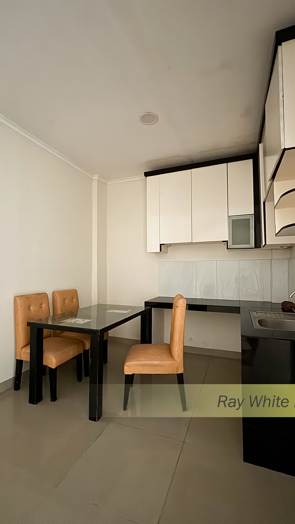 R[FOR SALE] - RUMAH SIAP HUNI SUDAH RENOVASI DI DALAM CLUSTER MAHOGONY GRAHA RAYA BINTARO, TANGERANG SELATAN  SPESIFIKASI : LT :72 LB :110 Kamar RUMAH SIAP HUNI SUDAH RENOVASI DI DALAM CLUSTER MAHOGON