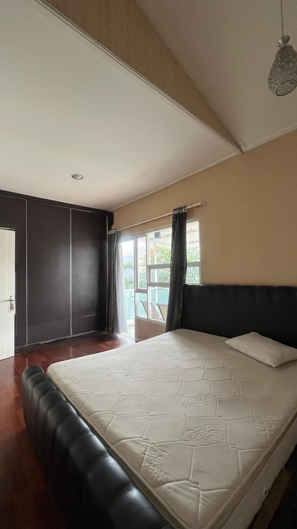 Turun harga Rumah Fully Renovasi  Villa Melati mas Vista