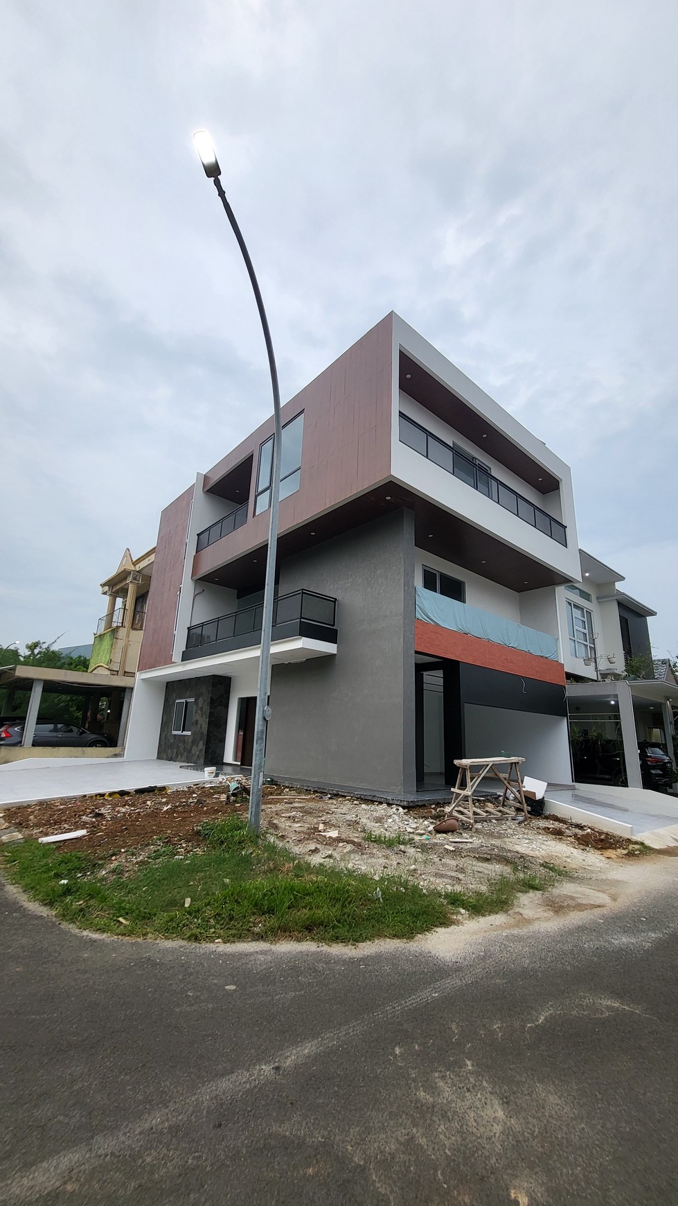 Rumah Baru siap Huni di Alam Sutera Dekat Tol dan Mall