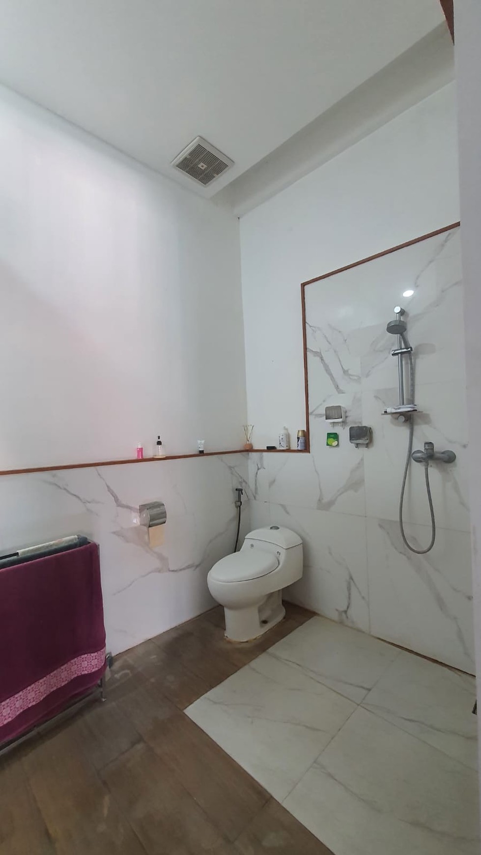 Rumah Bagus Di Komp Villa Arteri Kebon Jeruk Jakarta Barat