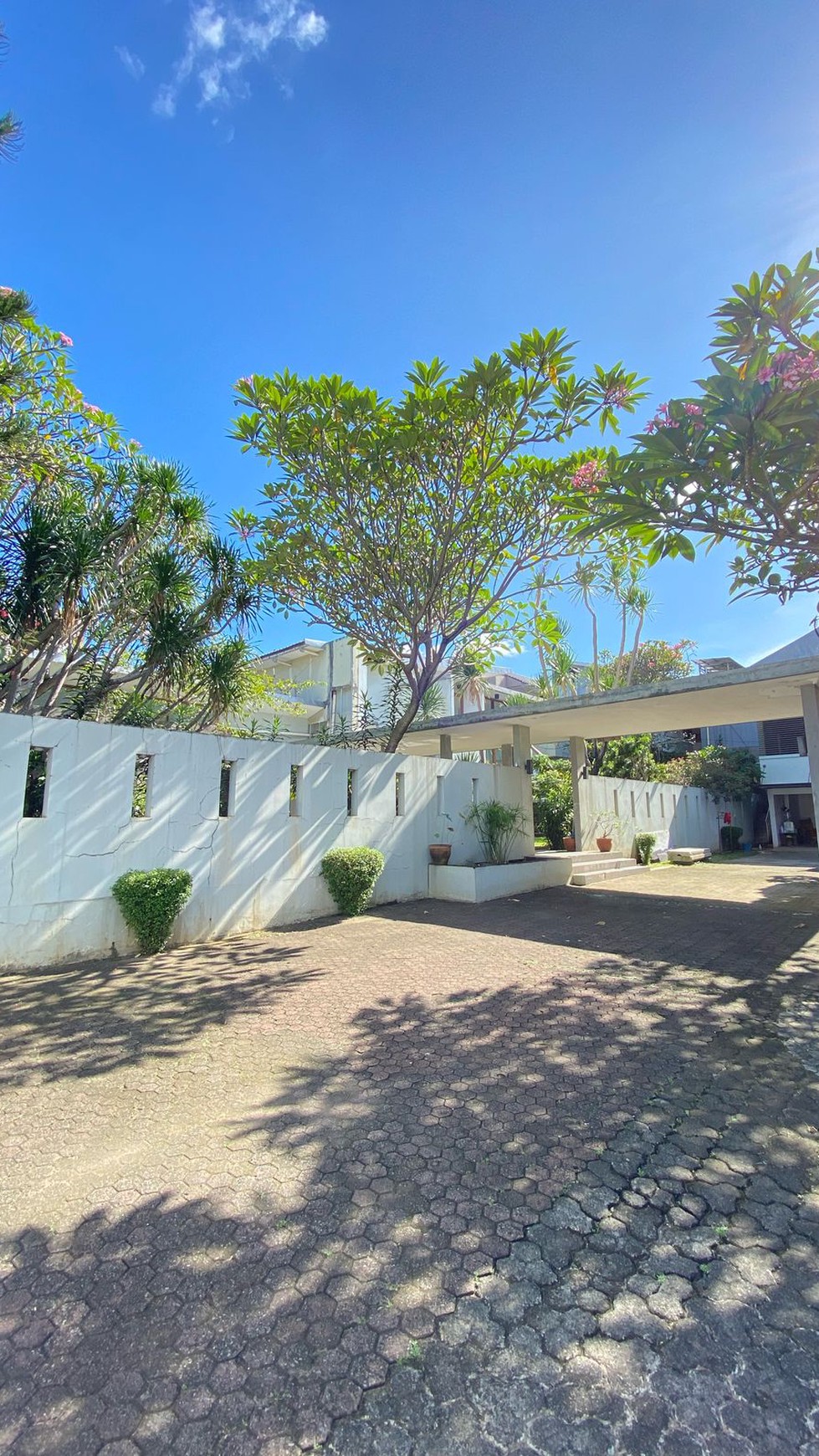 Rumah Mewah Lokasi Strategis di Andara - Harga Spesial