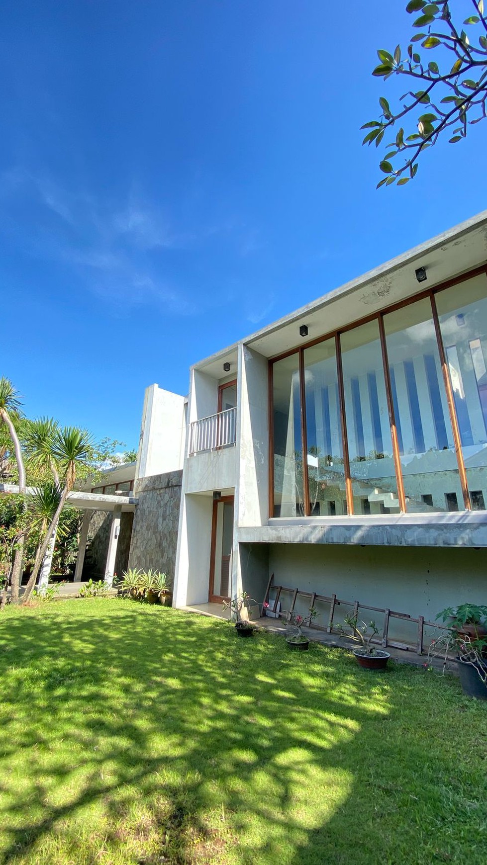 Rumah Mewah Lokasi Strategis di Andara - Harga Spesial