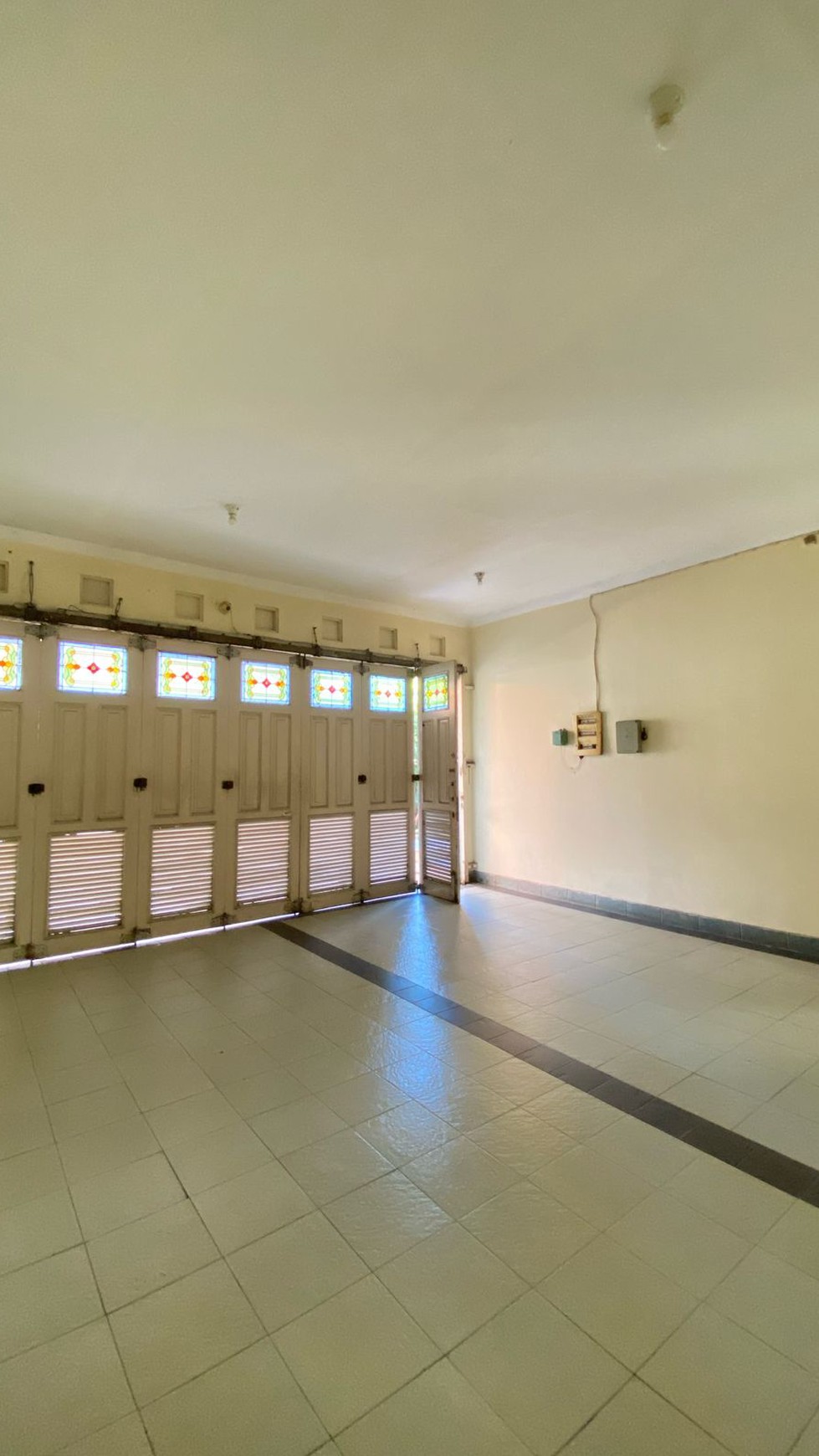 Rumah Mewah dengan Kolam Renang di Lebak Bulus - Lokasi Premium, Harga Spesial