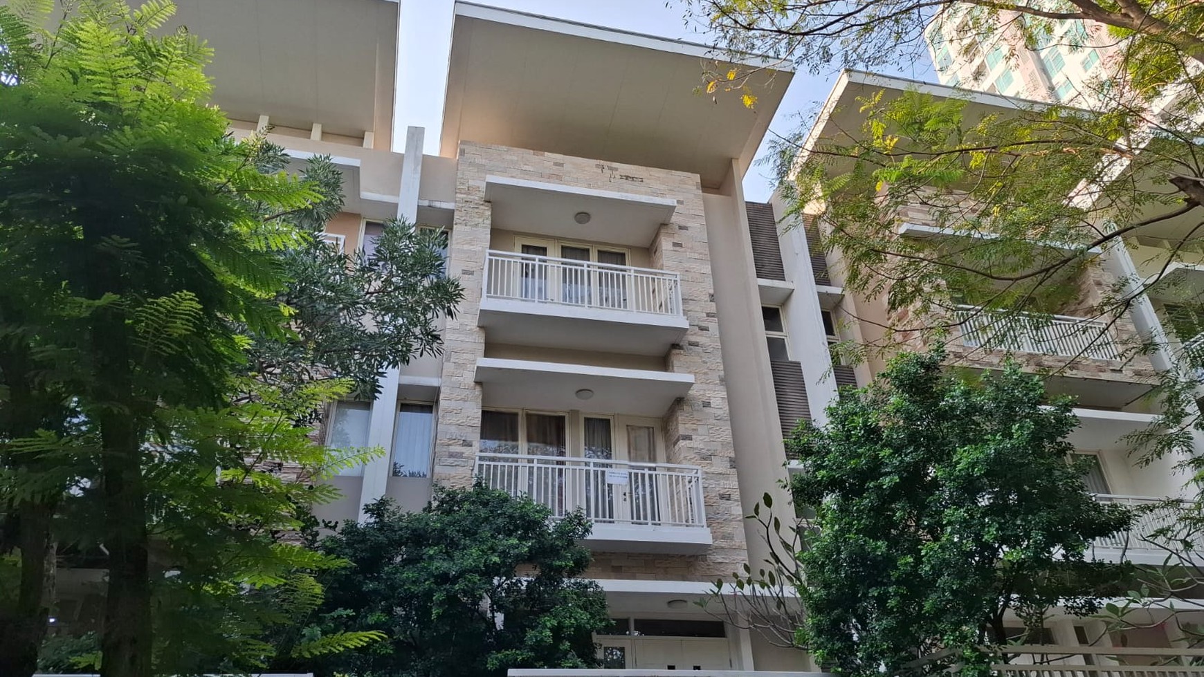 Rumah, Twonhouse Jarang ada, rapi, siap huni Lokasi strategis di Sherwood, Kelapa Gading