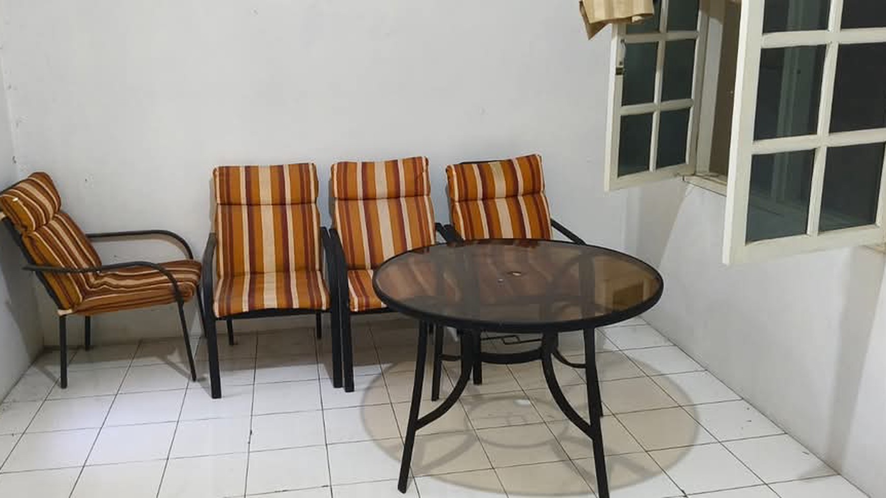 Rumah terawat, rapi lokasi strategis di Jl Johar Baru