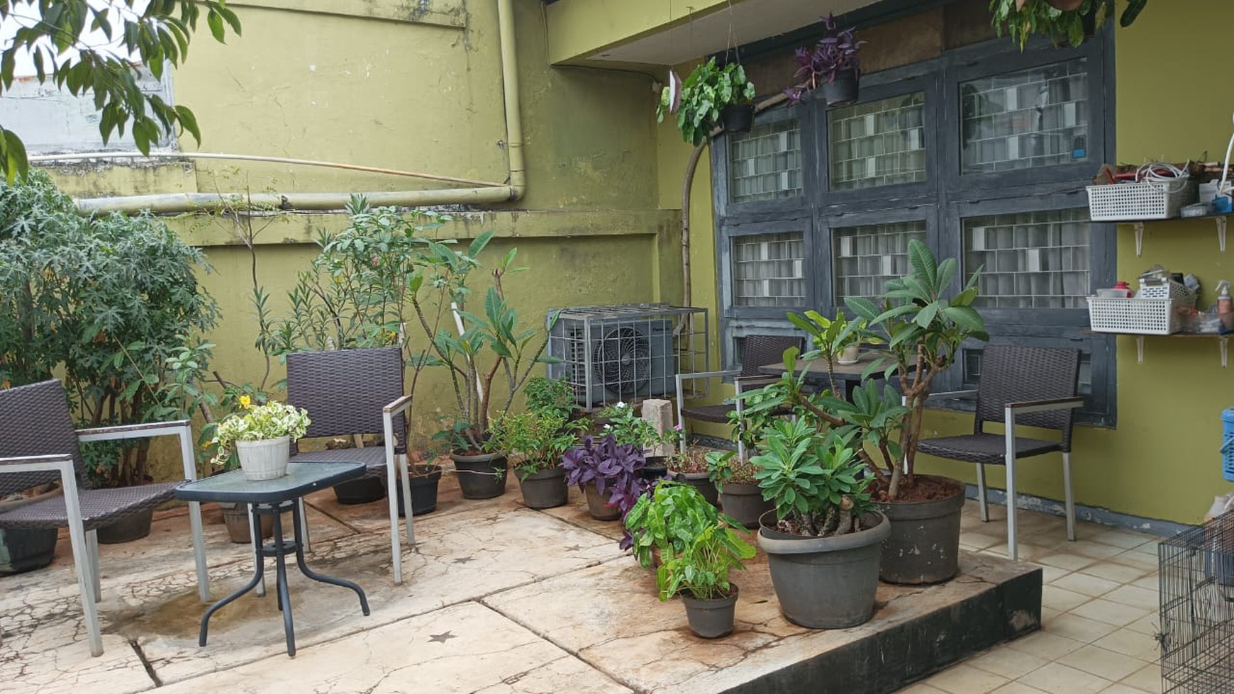 Rumah Posisi Samping Jalan Raya Cocok Untuk Usaha di Tebet Timur