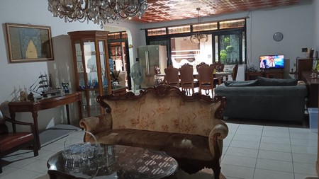 Rumah Posisi Samping Jalan Raya Cocok Untuk Usaha di Tebet Timur