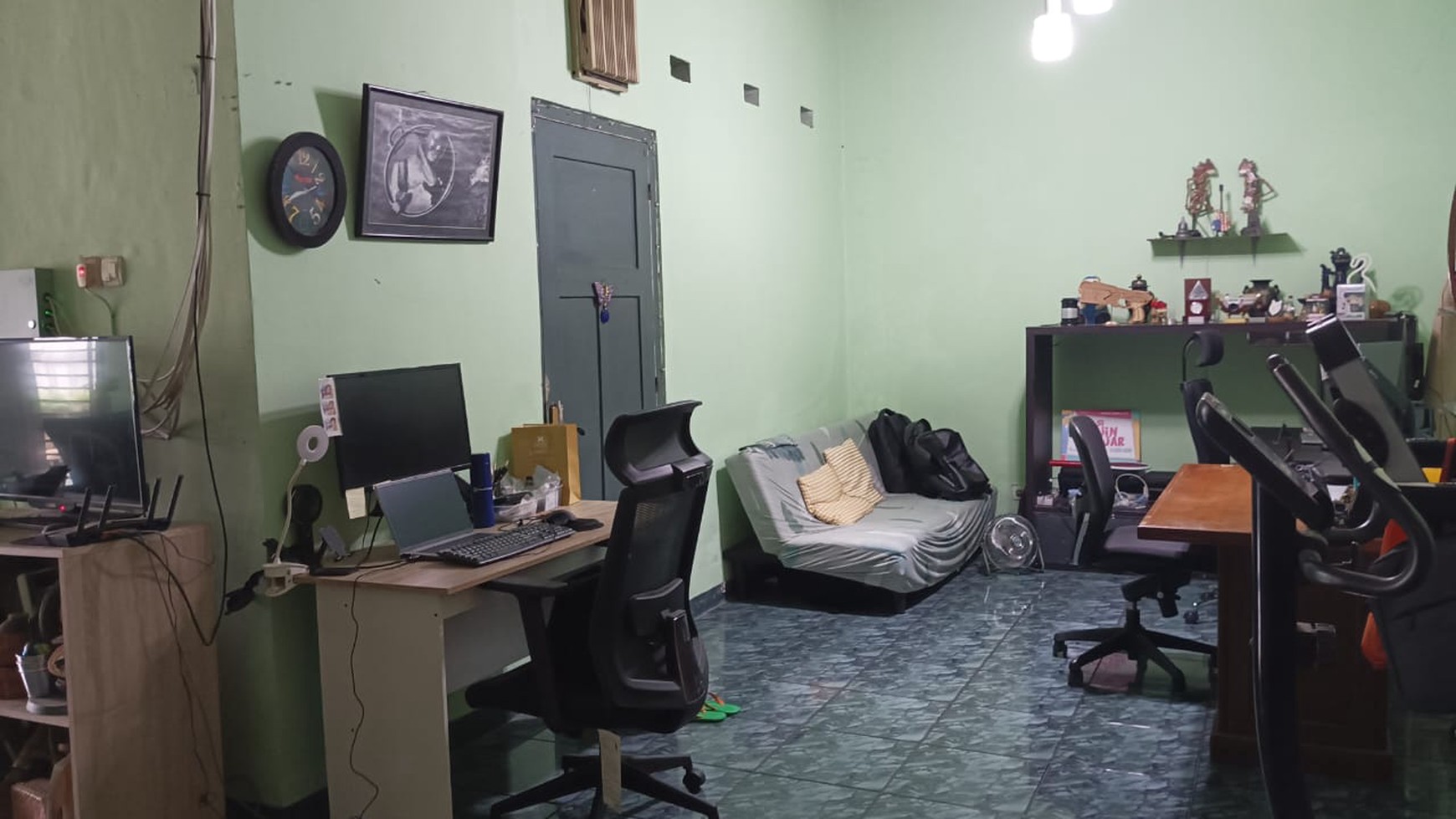 Rumah Posisi Samping Jalan Raya Cocok Untuk Usaha di Tebet Timur
