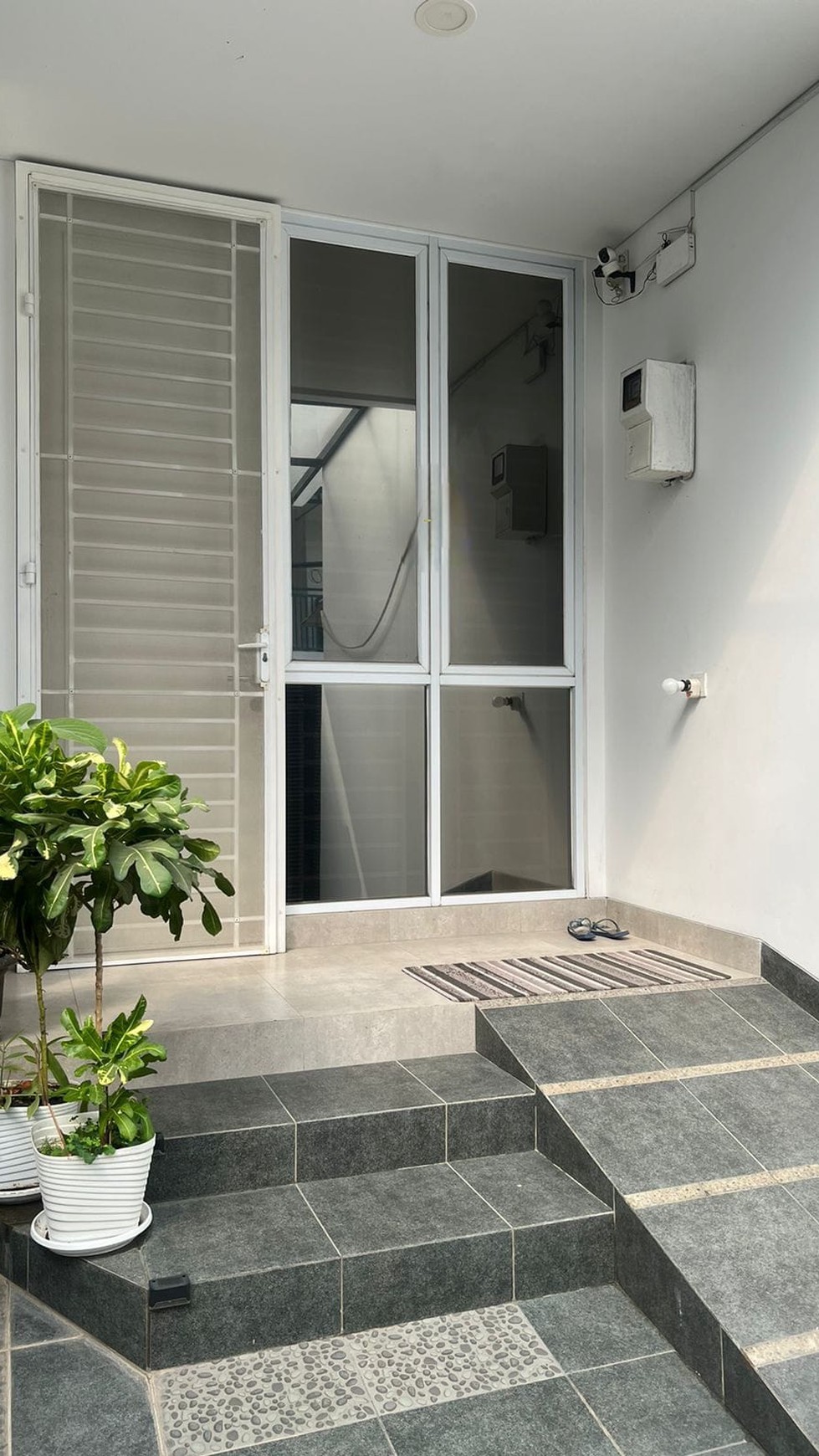 Dijual Rumah Rapih dan Siap Huni di Taman Ratu