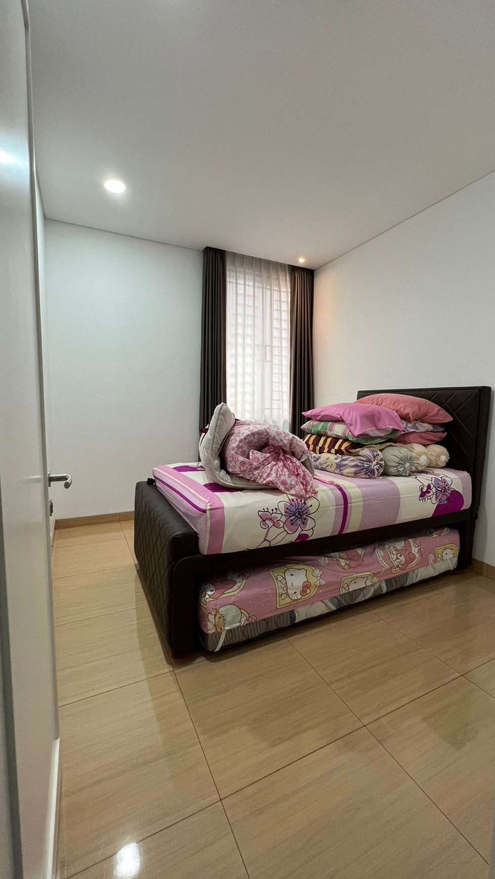 Dijual Rumah Rapih dan Siap Huni di Taman Ratu
