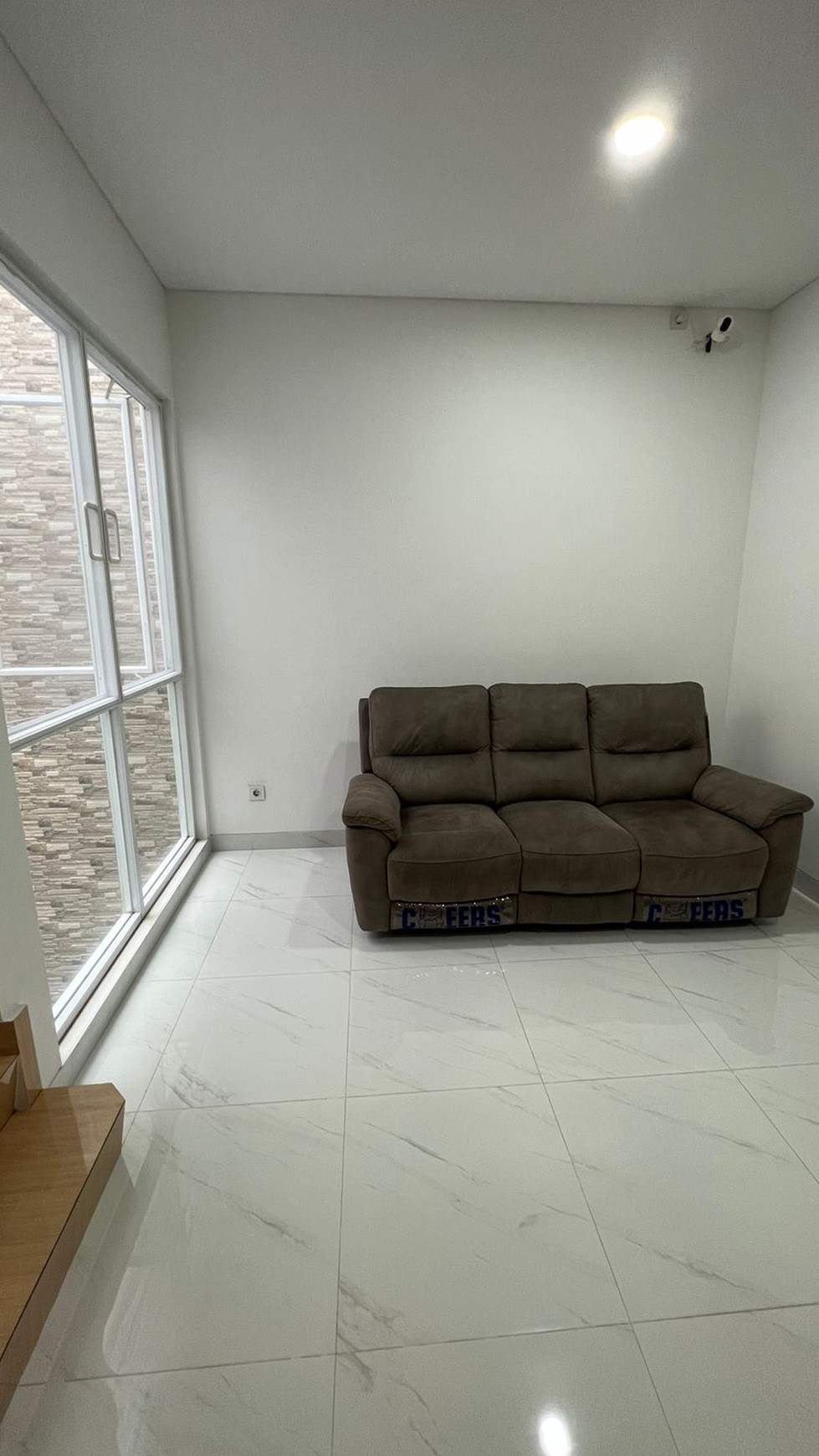 Dijual Rumah Rapih dan Siap Huni di Taman Ratu