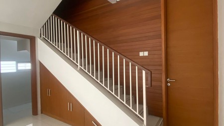 Di Sewakan Rumah Cantik Siap Huni Lingkungan Asri dan Nyaman @Bintaro Sektor 9.