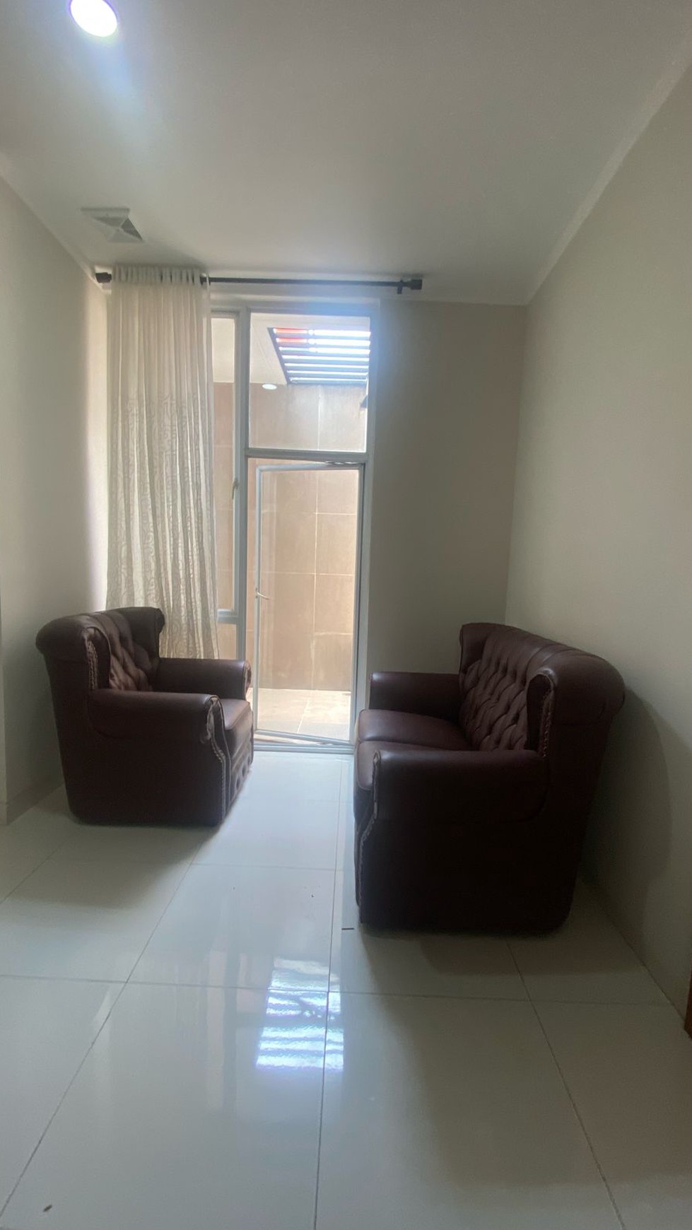 Di Sewakan Rumah Cantik Siap Huni Lingkungan Asri dan Nyaman @Bintaro Sektor 9.