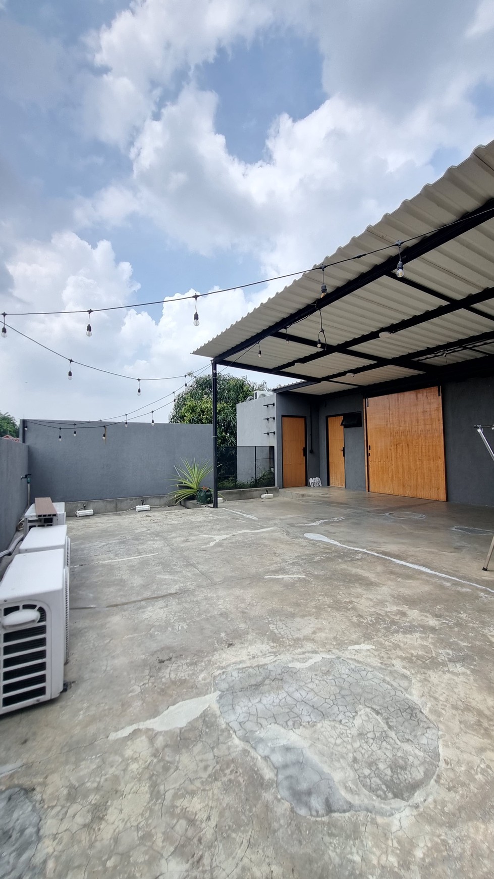 Rumah Area Bintaro Sektor 2 Model Industrial siap huni 3 lantai