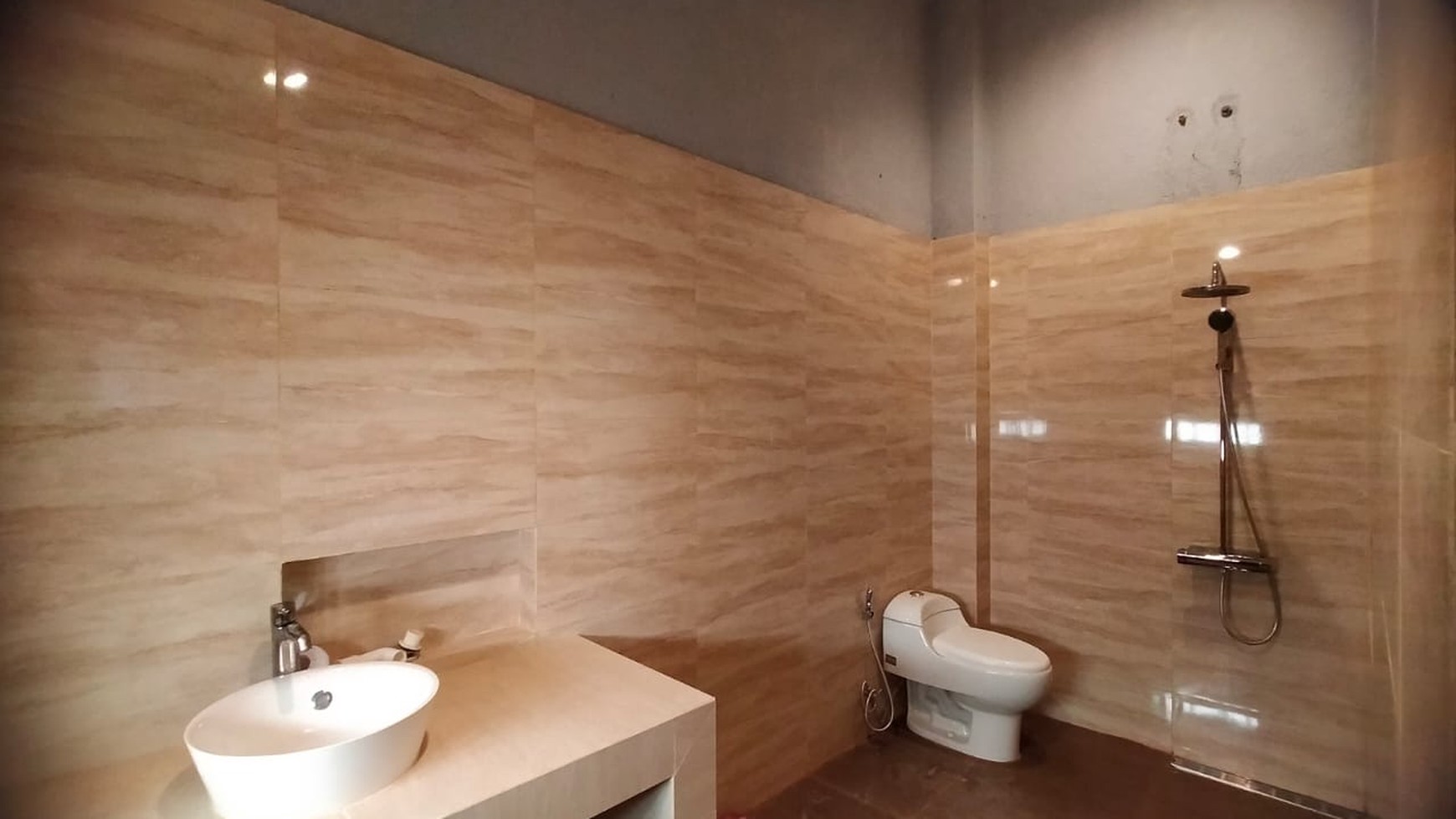 Rumah baru renovasi bisa untuk usaha didaerah Andara -Jaksel.