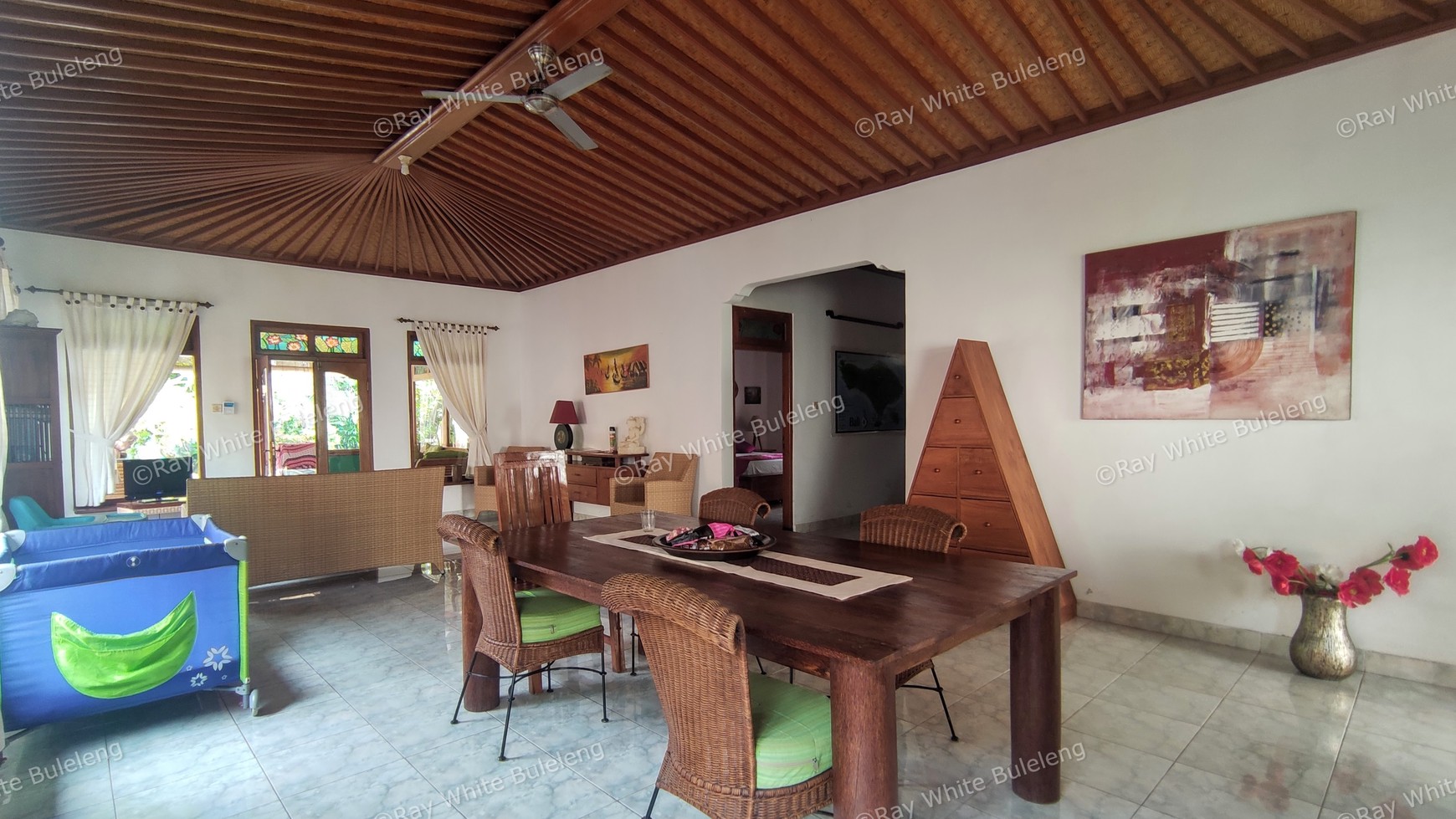 A STUNNING VILLA LOCATED IN THE HEART OF KALIBUKBUK LOVINA