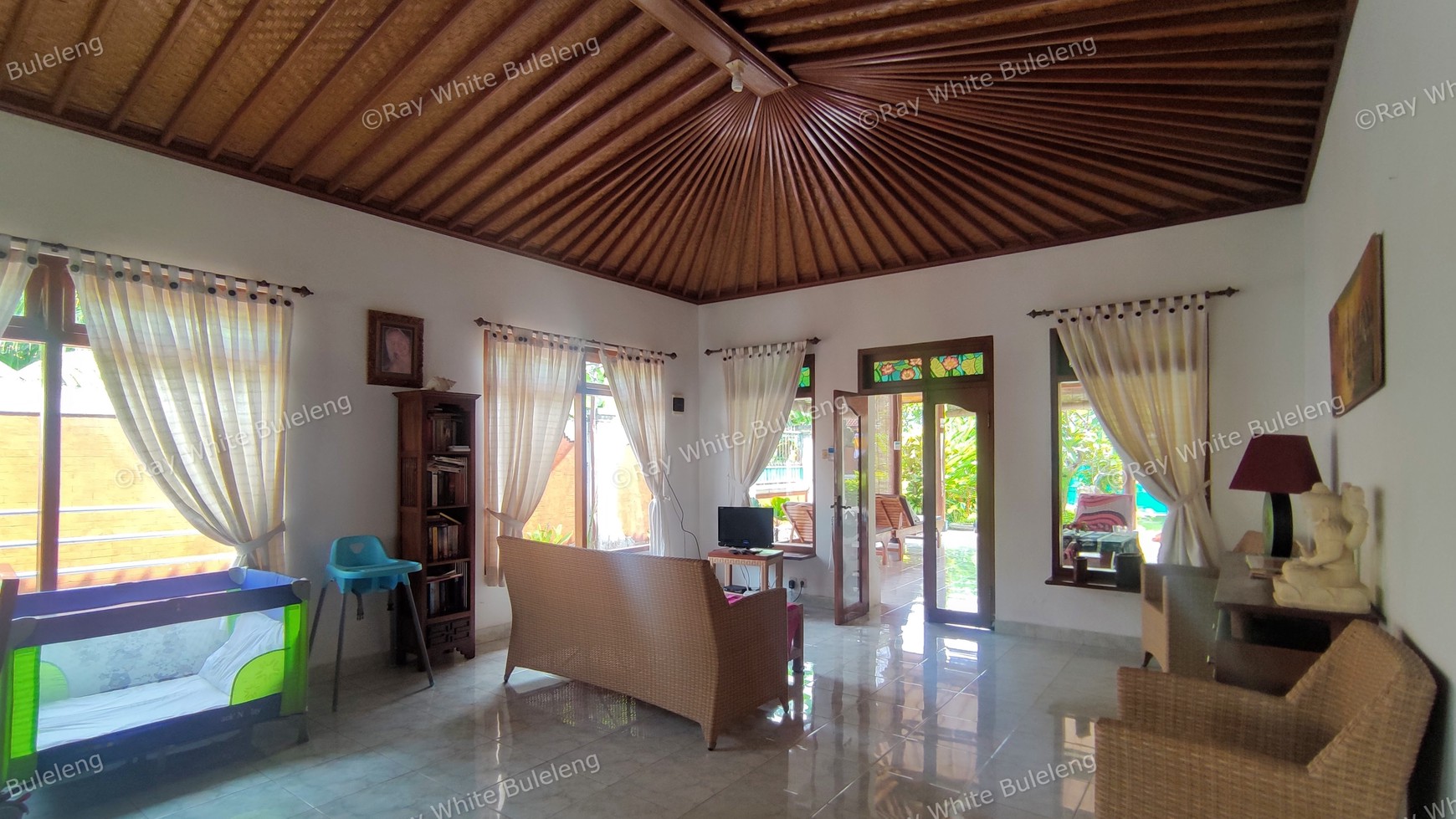 A STUNNING VILLA LOCATED IN THE HEART OF KALIBUKBUK LOVINA