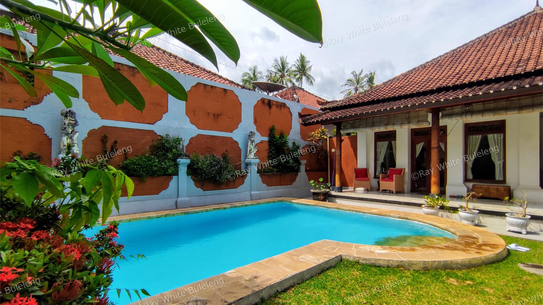 A STUNNING VILLA LOCATED IN THE HEART OF KALIBUKBUK LOVINA